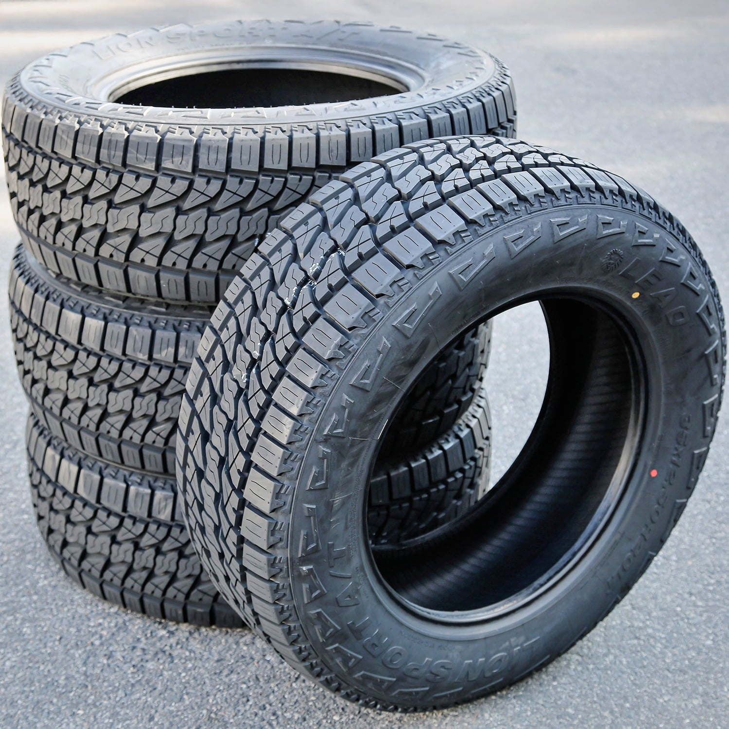 Leao 275/55R20 LION SPORT A/T 113S Fits: 2018 Chevrolet Silverado 1500 High Country, 2014-16 Chevrolet Silverado 1500 High Country
