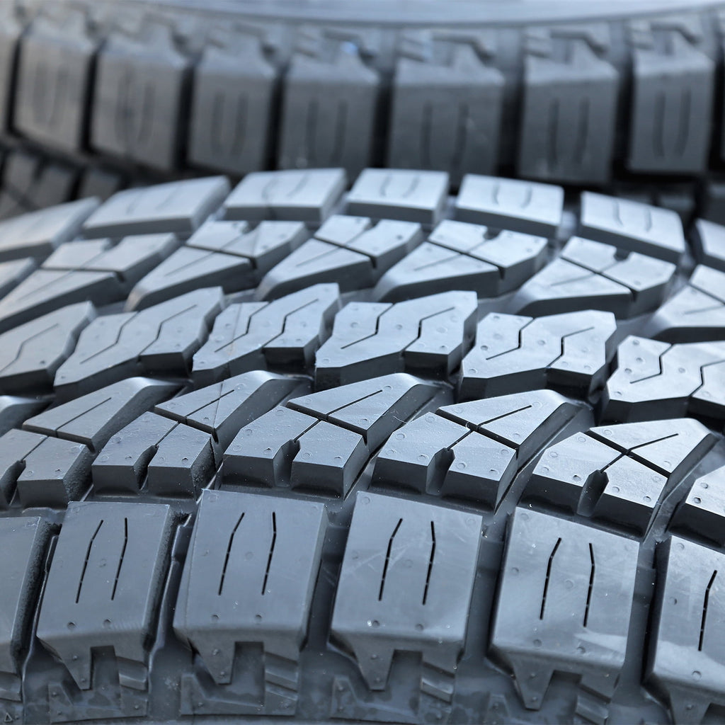 Leao 275/55R20 LION SPORT A/T 113S Fits: 2018 Chevrolet Silverado 1500 High Country, 2014-16 Chevrolet Silverado 1500 High Country