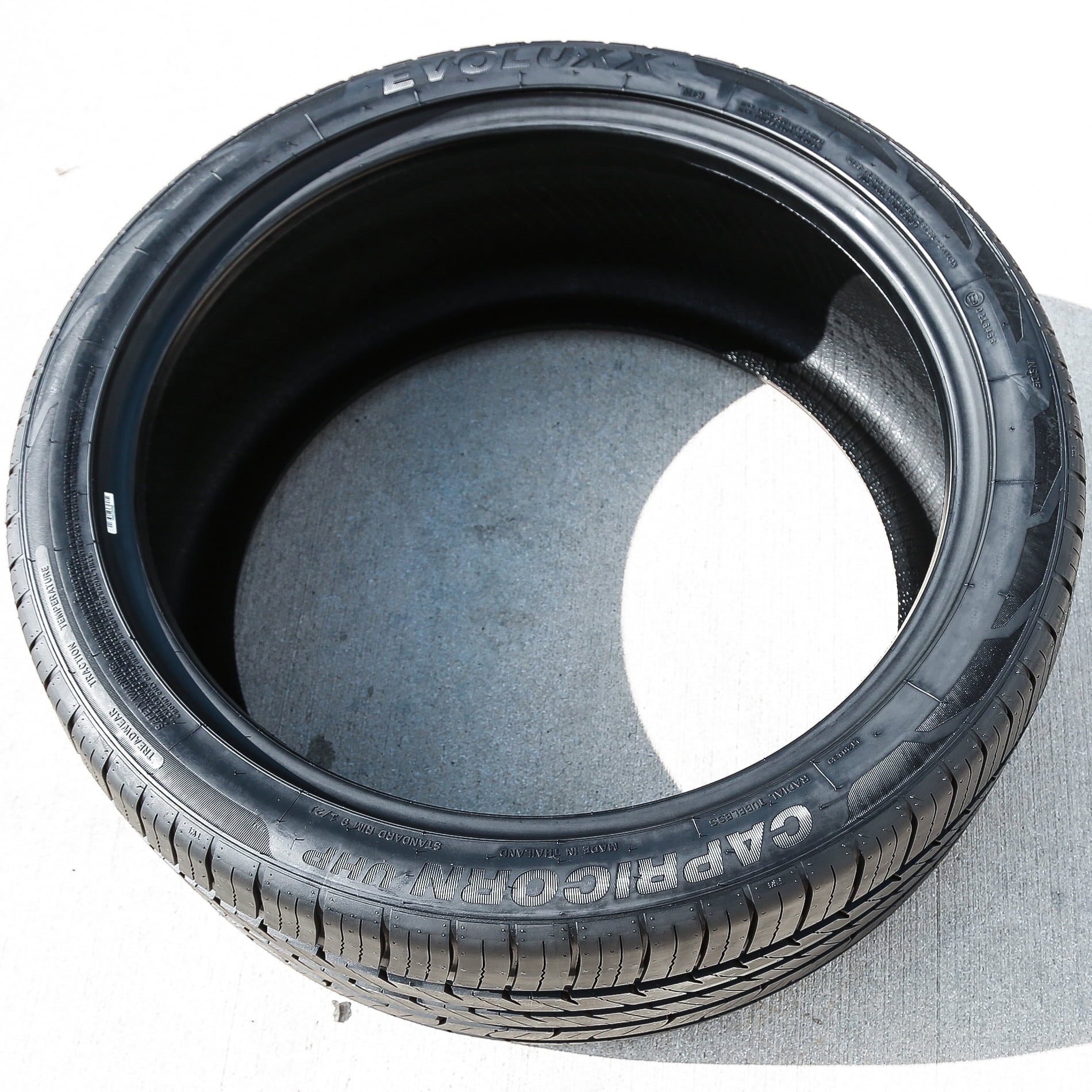 Evoluxx Capricorn UHP UHP 265/35R22 102W XL Passenger Tire