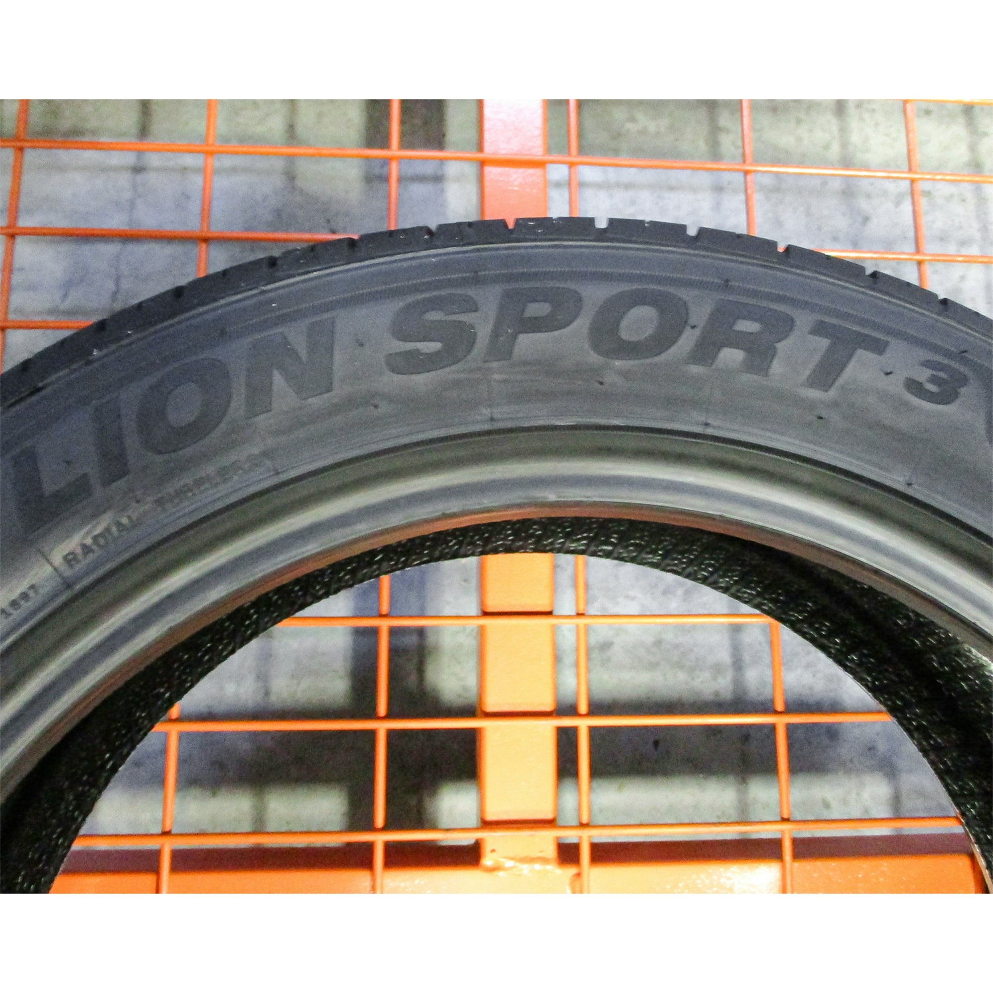 Leao Lion Sport 3 265/40R22 106V XL Performance a/s All Season Tire