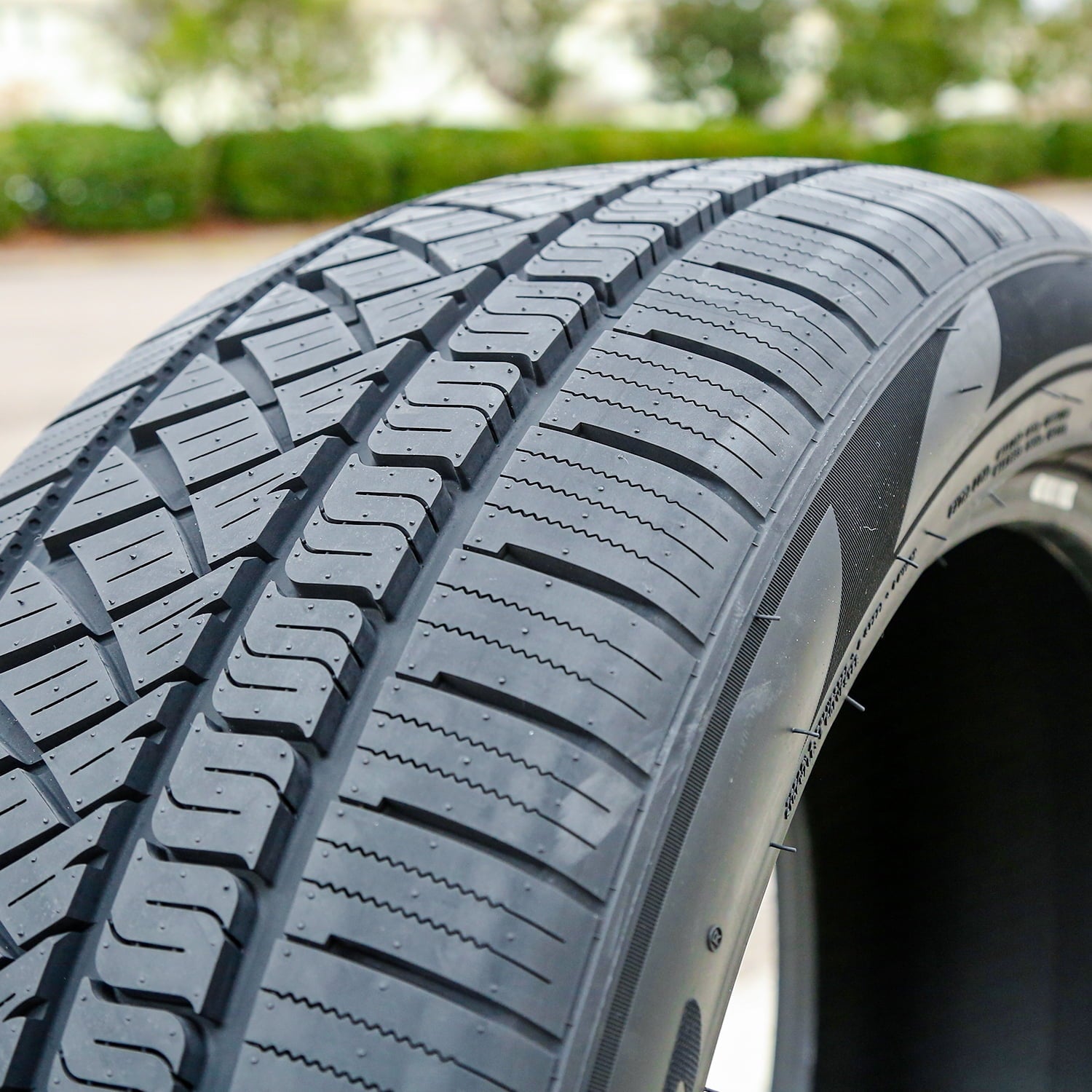 Atturo AZ810 255/35R21 98Y XL High Performance All Weather Tire