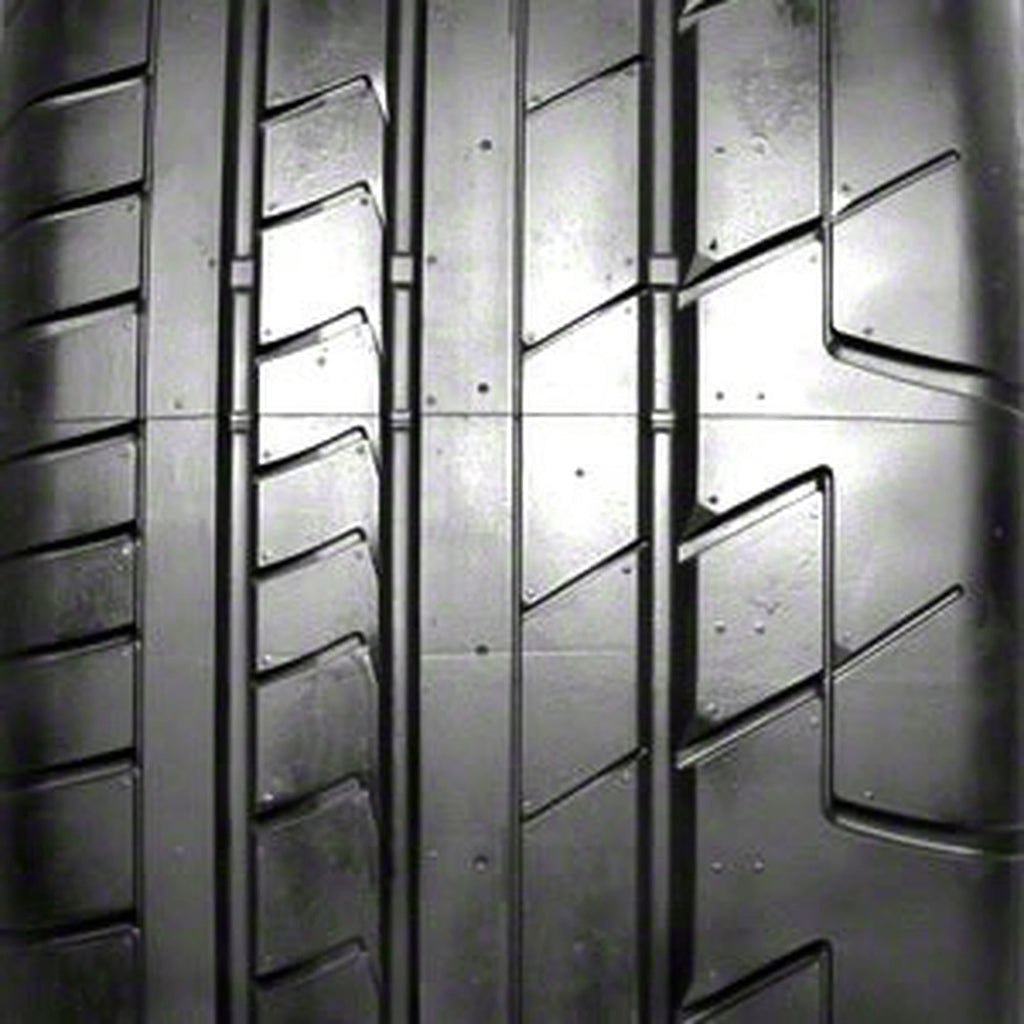 Bridgestone Potenza RE070R RFT UHP Summer 255/40ZR20 (97Y) Passenger Tire