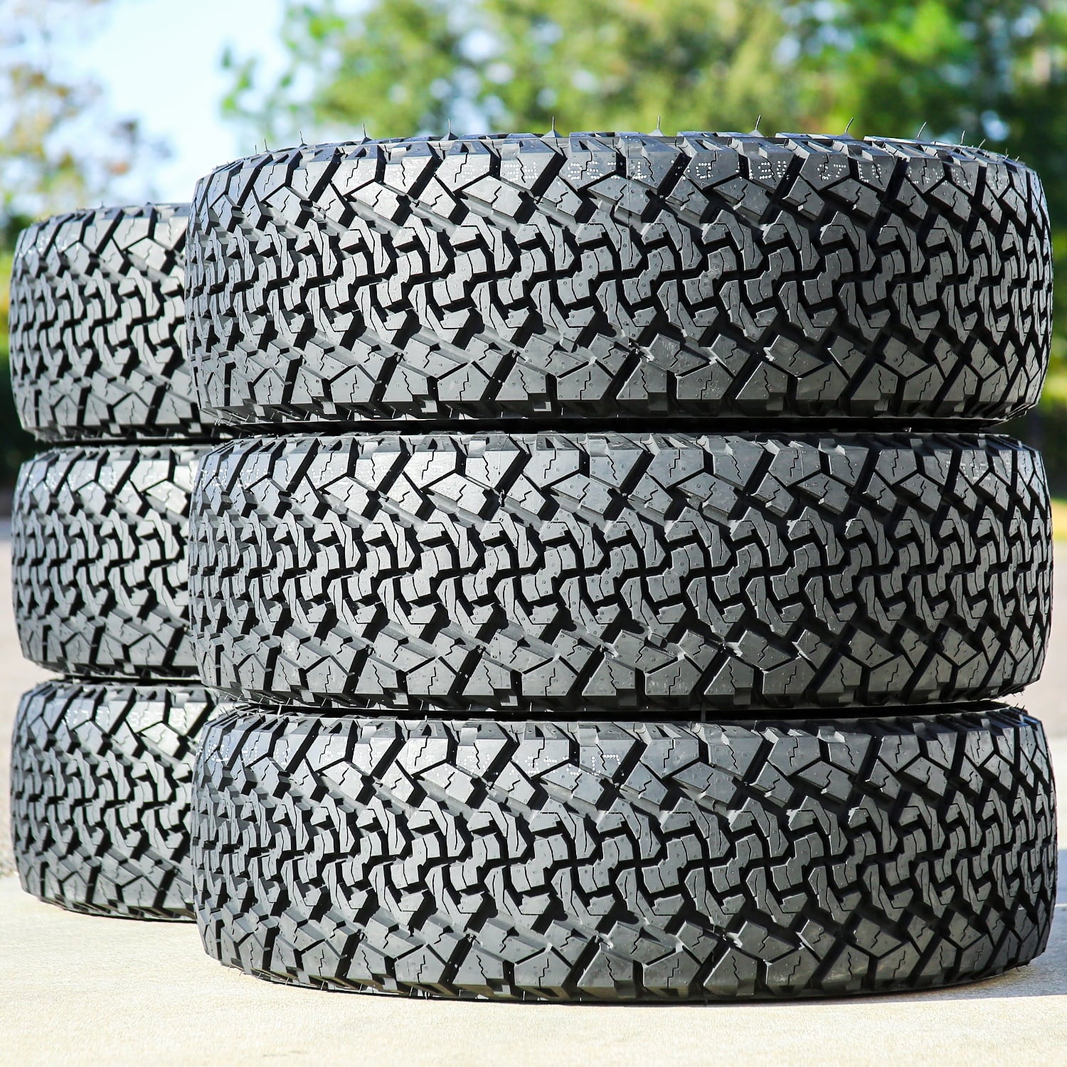 Venom Power Terra Hunter X/T 2 265/70R17 115S Extreme Terrain Tire