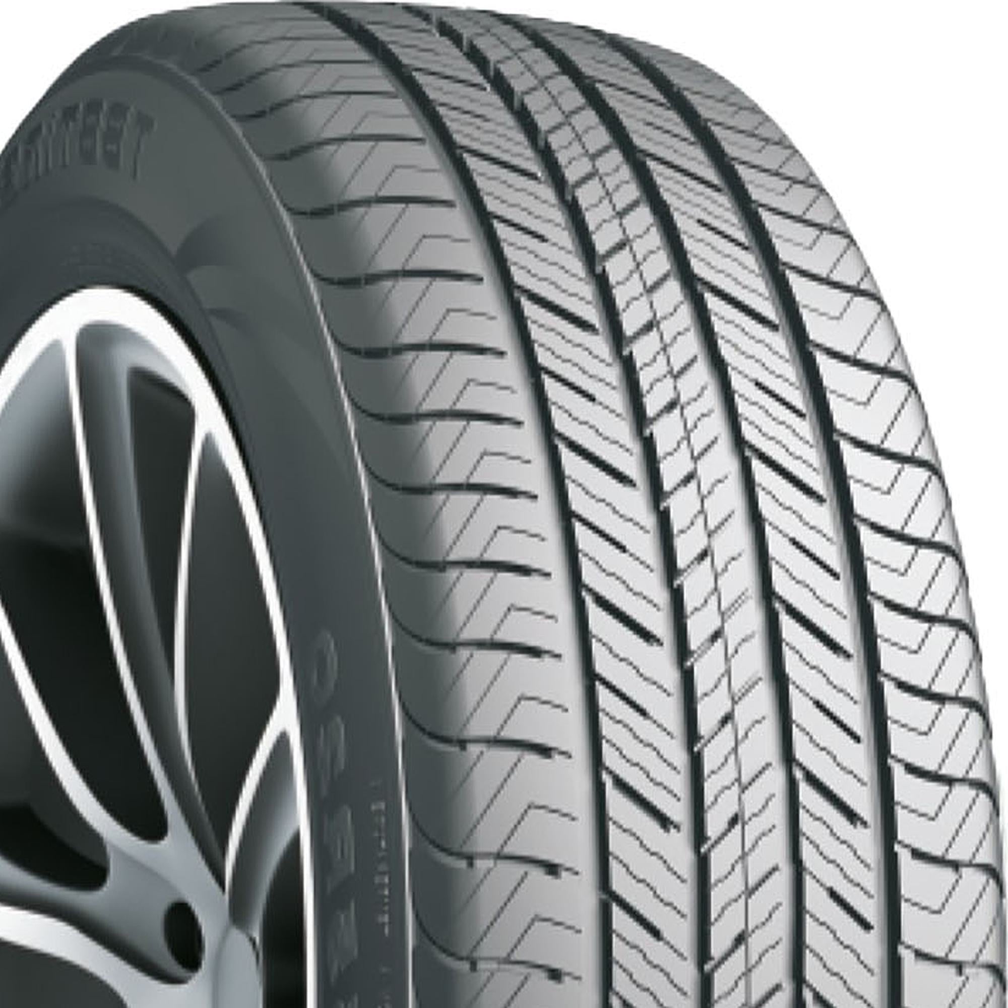 Goodtrip GS-07 H/T 225/60R18 104H XL Light Truck Tire