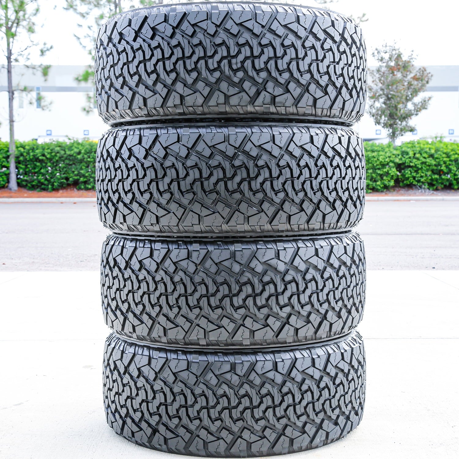 Venom Power Terra Hunter X/T 35X12.50R22 121Q F 12 Ply Extreme Terrain Light Truck Tire