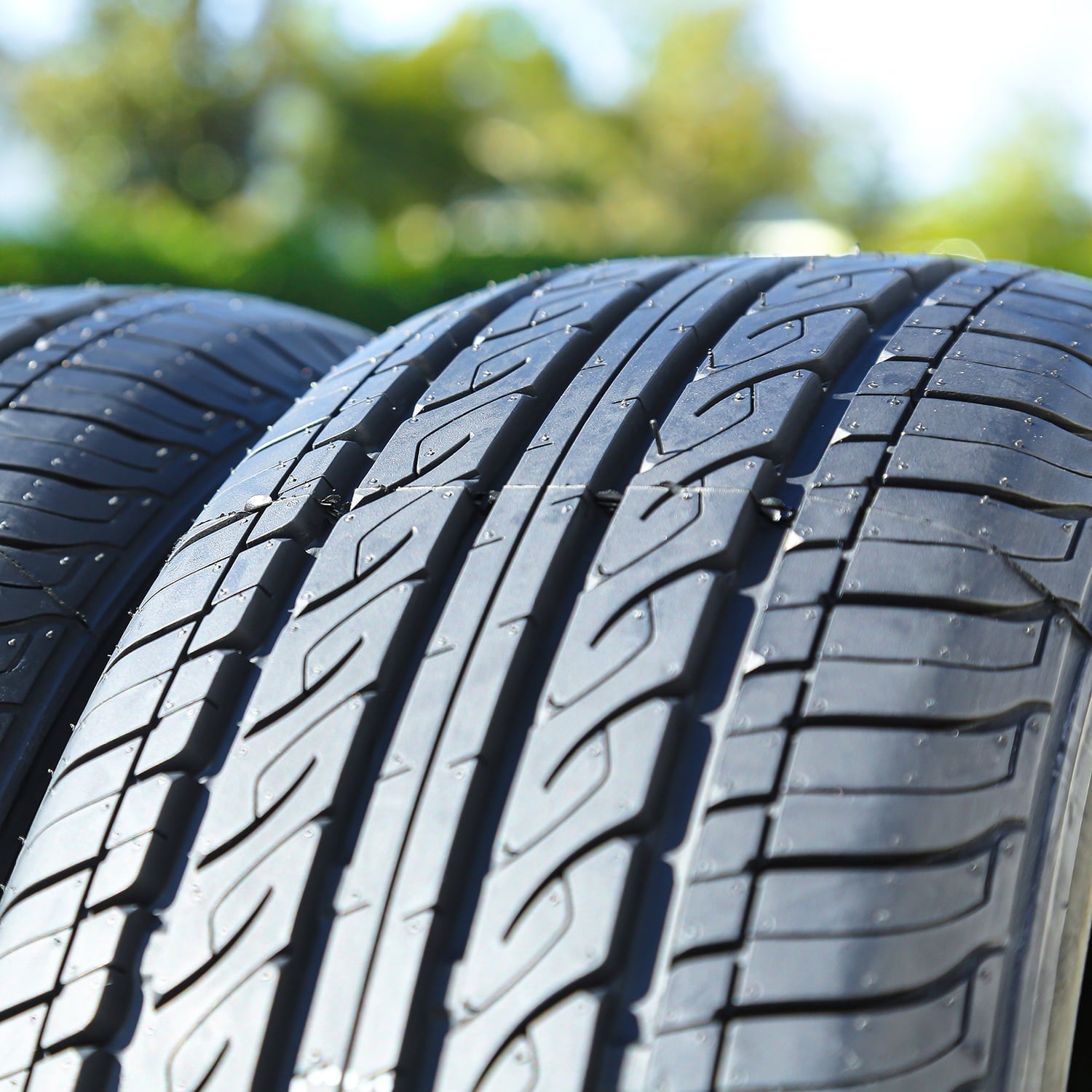 Arisun Aggressor ZP01 205/70R15 96H AS A/S All Season Tire Fits: 1983 Nissan 280ZX Turbo, 1990 Buick Electra Park Avenue Ultra