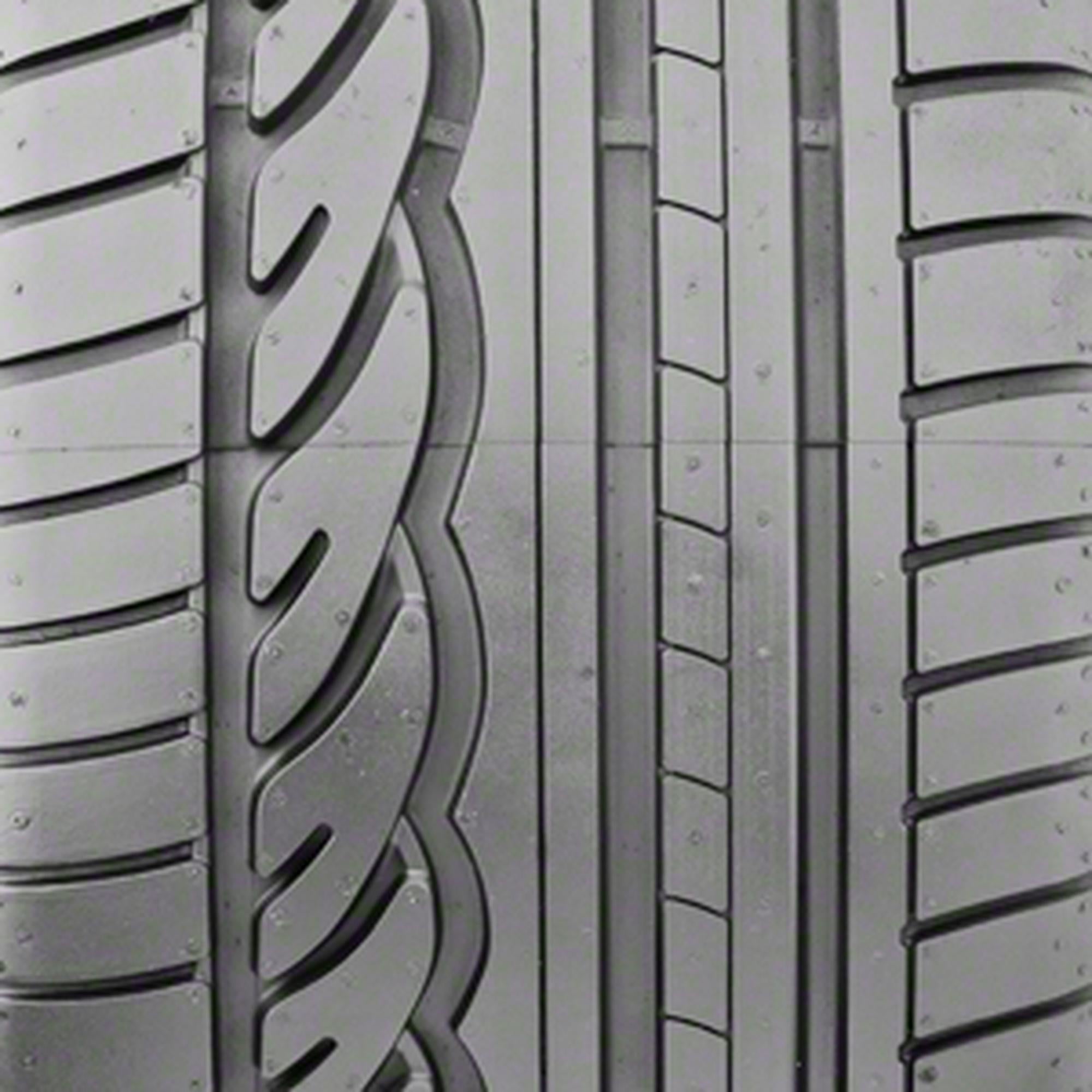 Dunlop SP Sport 01 DSST UHP 255/55R18 109V XL Passenger Tire