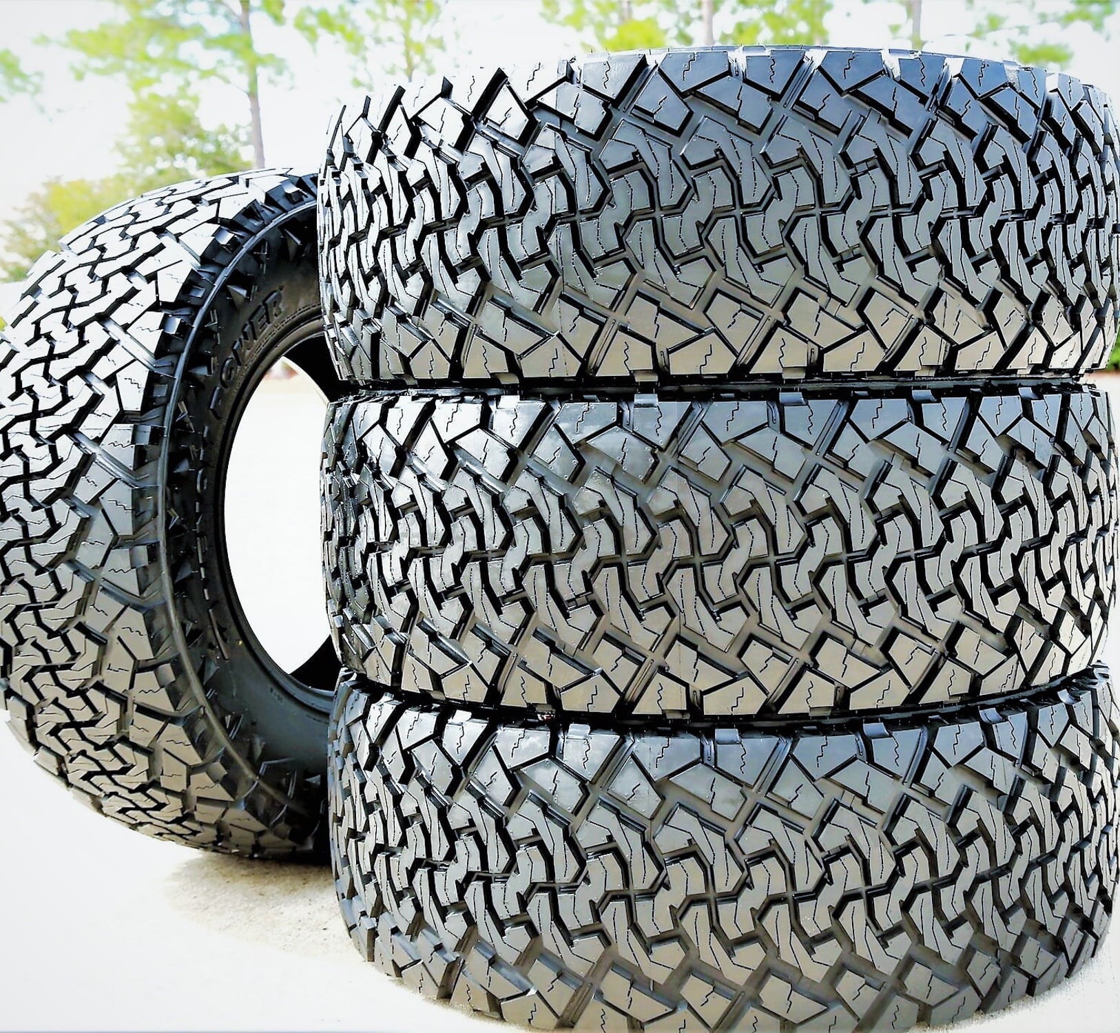 Venom Power Terra Hunter X/T 33X12.50R20 114R E 10 Ply Extreme Terrain Light Truck Tire