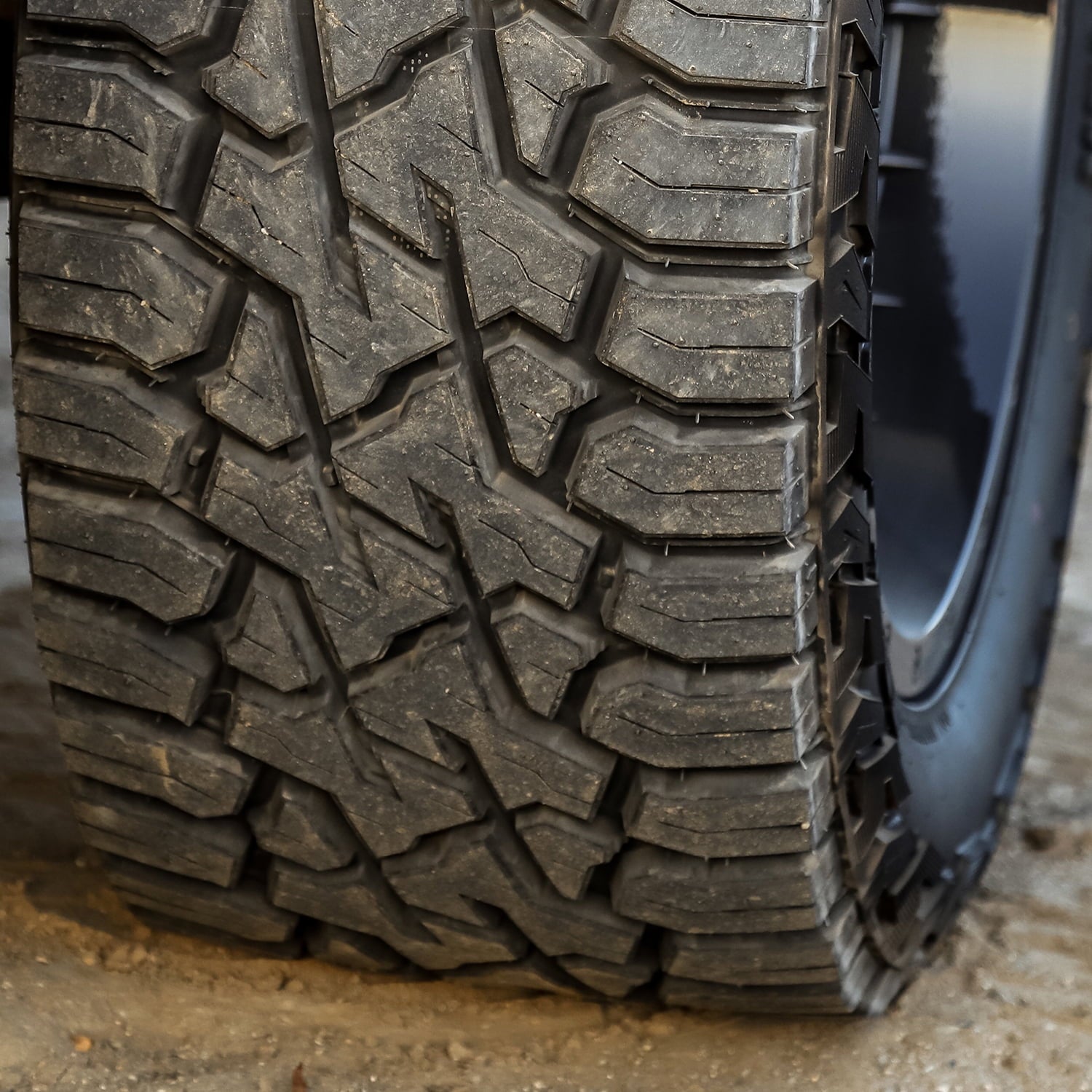 Venom Power Trail Hunter R/T 33X11.50R20 118Q E 10 Ply Rugged Terrain Light Truck Tire
