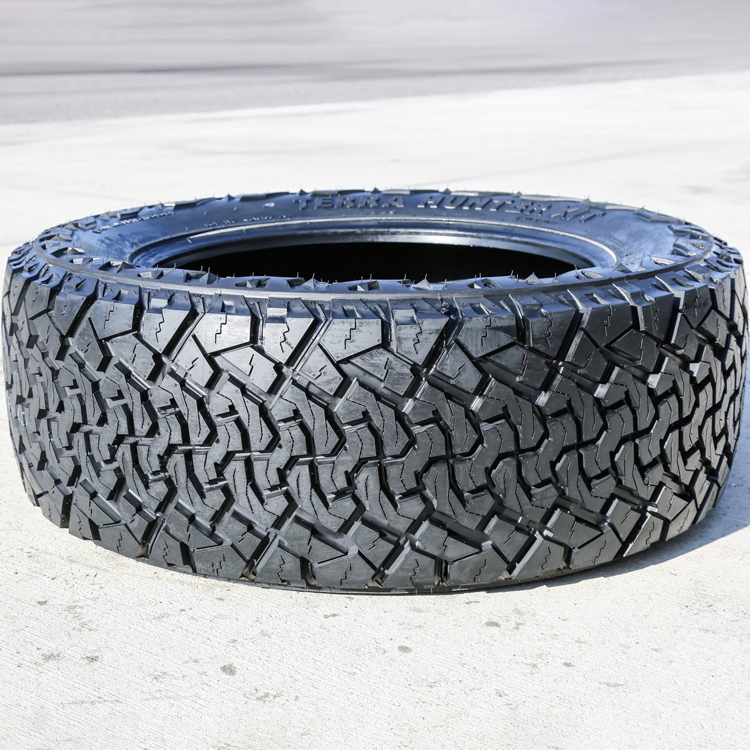 Venom Power Terra Hunter X/T 37X13.50R20 128Q F 12 Ply Extreme Terrain Light Truck Tire