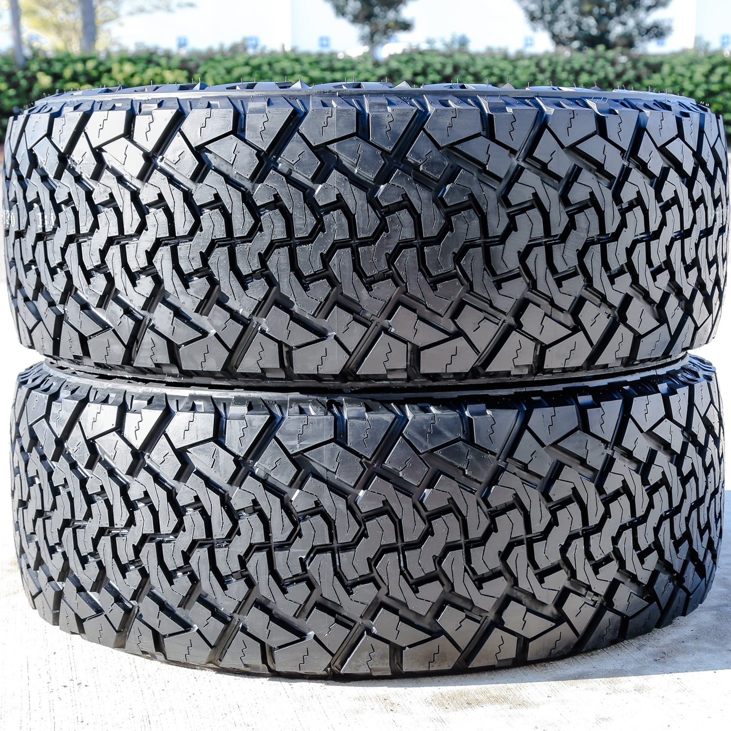 Venom Power Terra Hunter X/T 37X13.50R20 128Q F 12 Ply Extreme Terrain Light Truck Tire