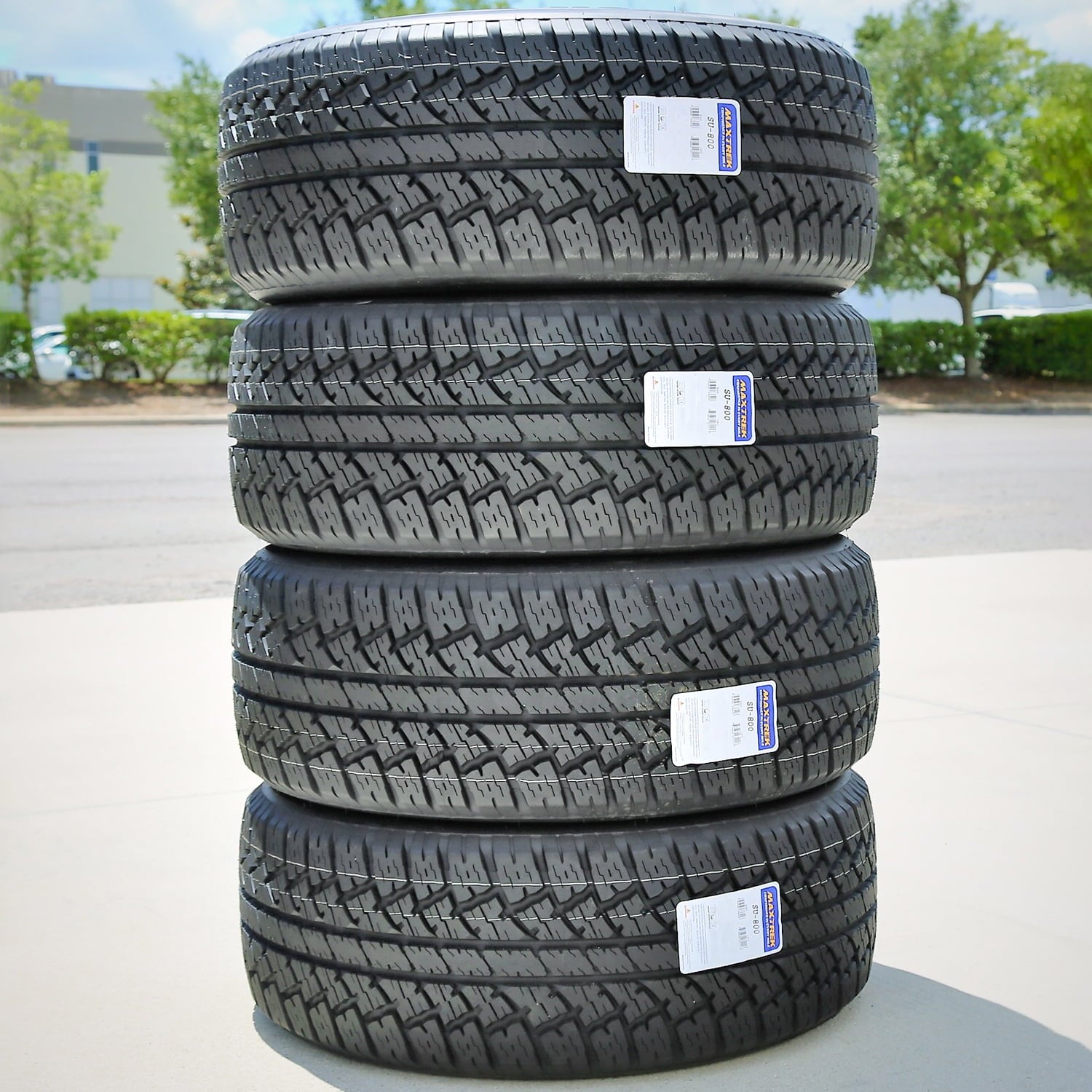 Maxtrek SU-800 A/T 245/70R16 111S All Terrain Tire