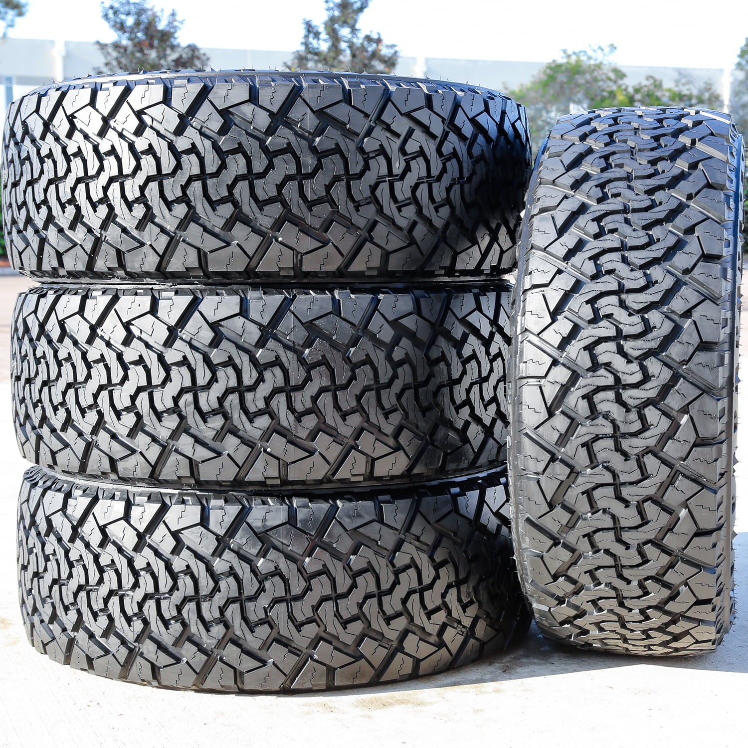 Venom Power Terra Hunter X/T 37X13.50R22 123Q E 10 Ply Extreme Terrain Light Truck Tire