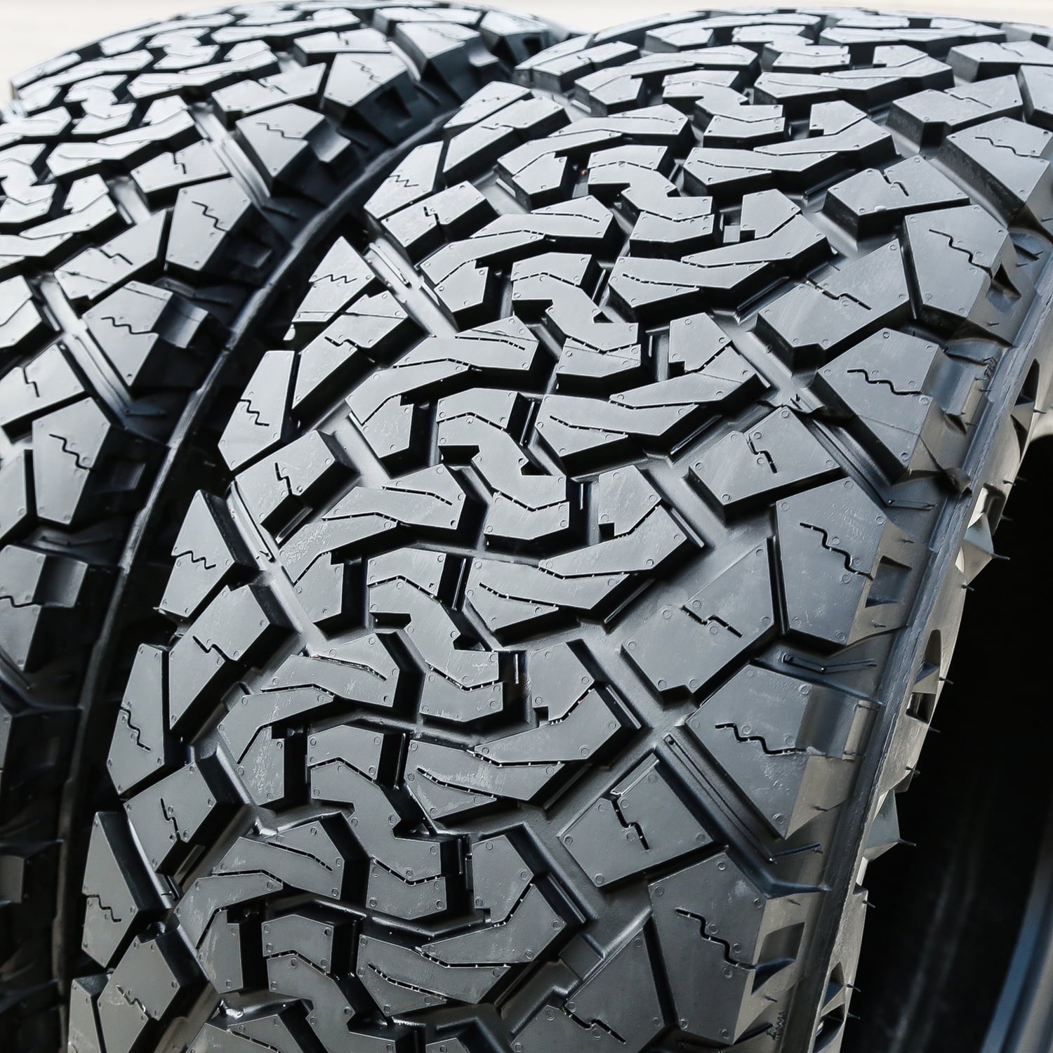 Venom Power Terra Hunter X/T 33X13.50R24 113Q F 12 Ply Extreme Terrain Light Truck Tire