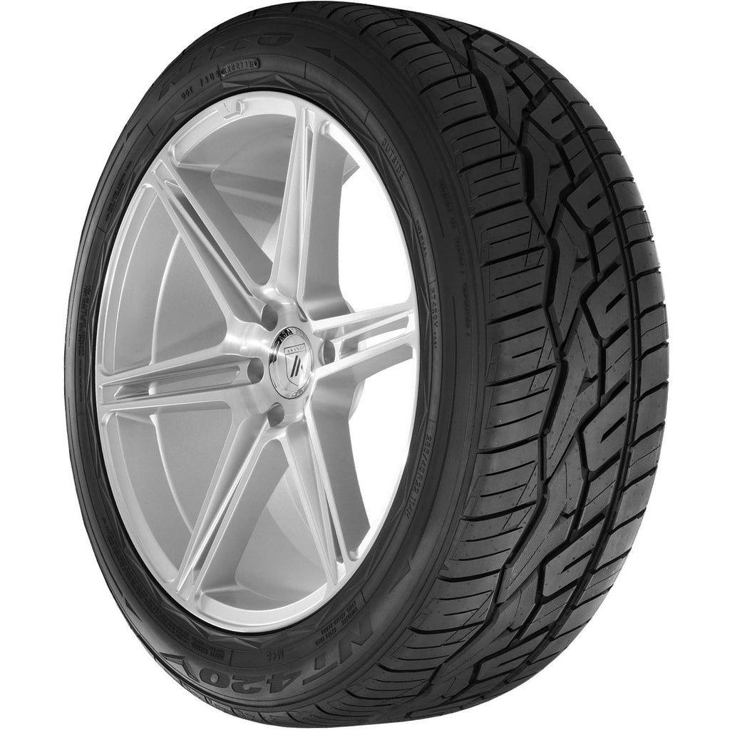 Nitto NT420V 305/50R22 Tire