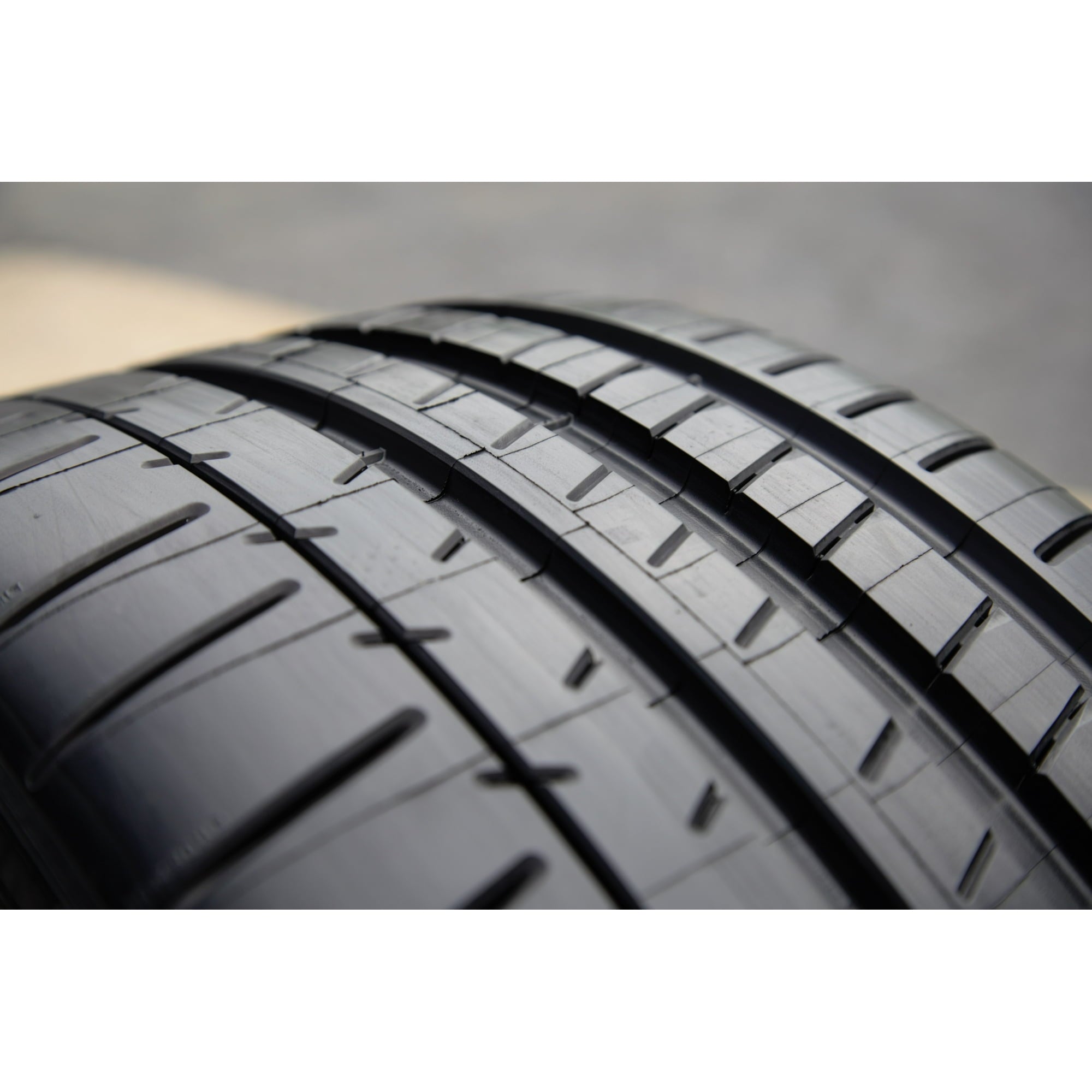 Michelin Pilot Super Sport 275/35ZR19 (100Y) XL Fits: 2022-23 BMW M3 Competition xDrive, 2021-22 BMW M4 Competition xDrive