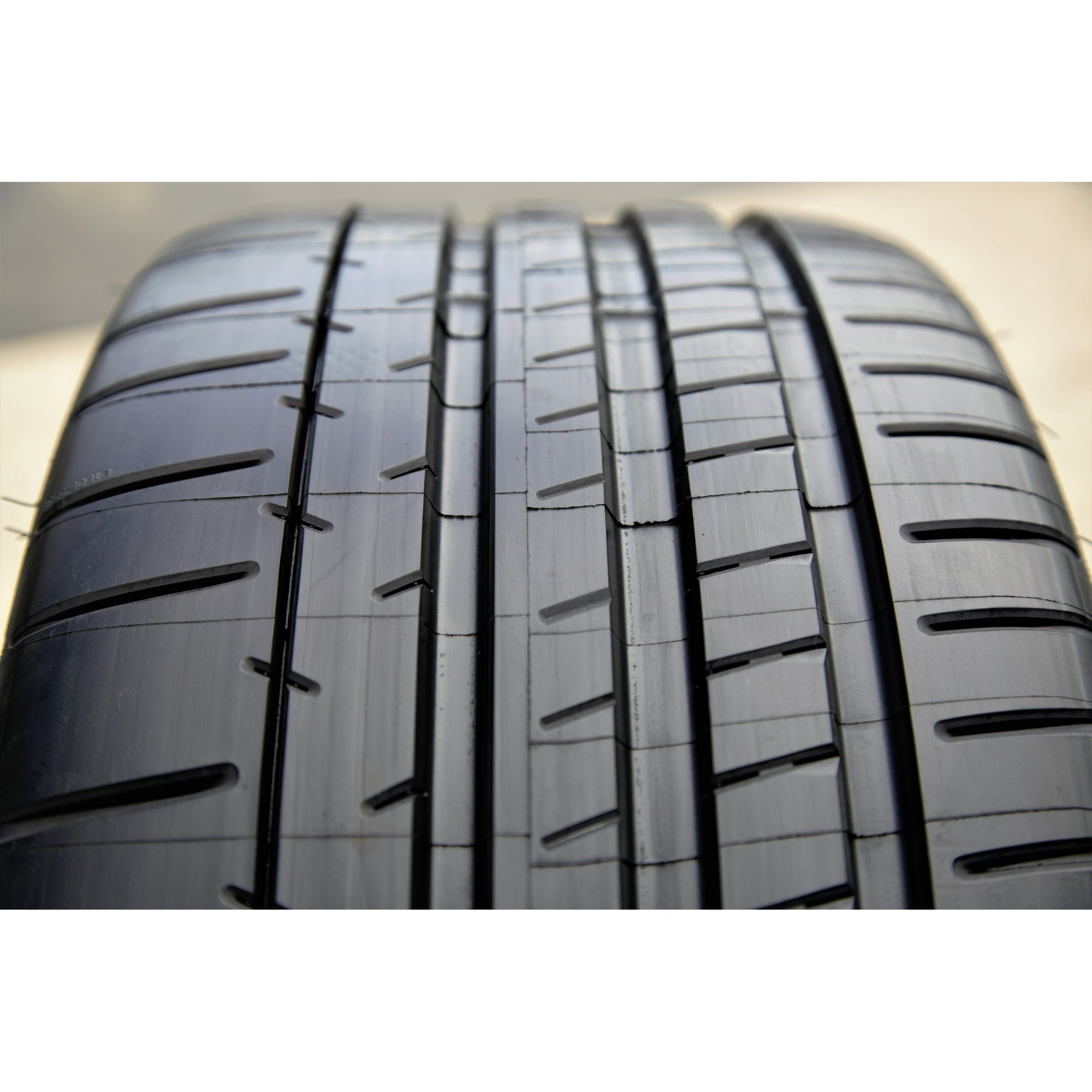 Michelin Pilot Super Sport 275/35ZR19 (100Y) XL Fits: 2022-23 BMW M3 Competition xDrive, 2021-22 BMW M4 Competition xDrive