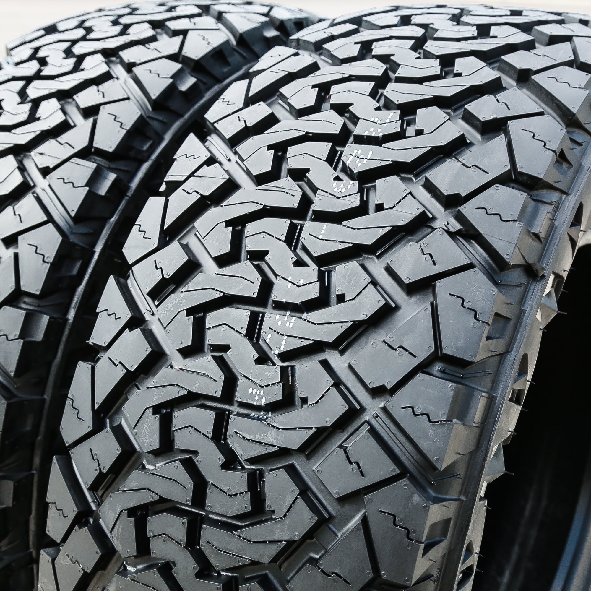 Venom Power Terra Hunter X/T 305/55R20 121/118Q E 10 Ply Extreme Terrain Light Truck Tire