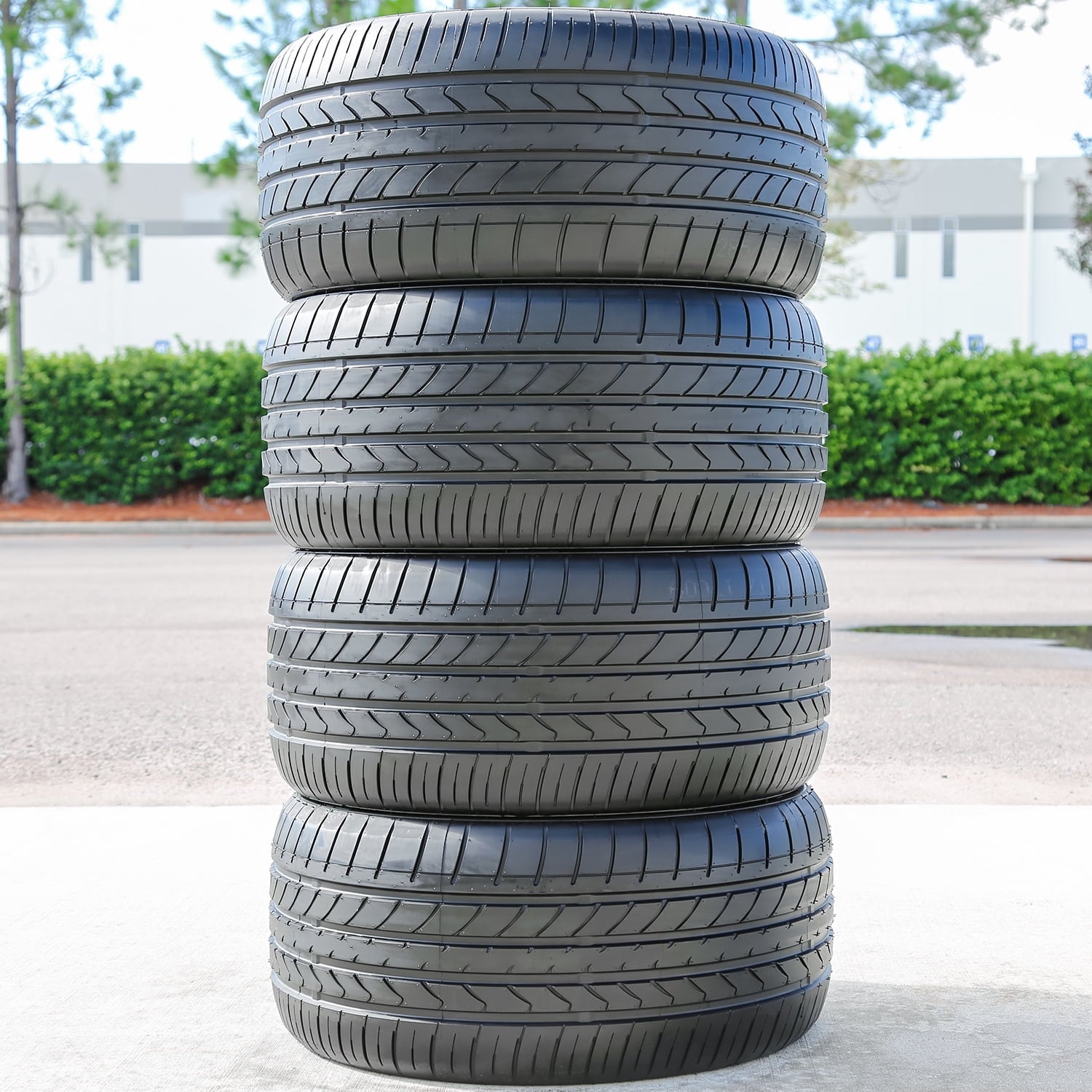 Atturo AZ850 Performance Tire - 285/40R20 108Y Fits: 2015-18 BMW X5 M, 2015-19 BMW X6 M