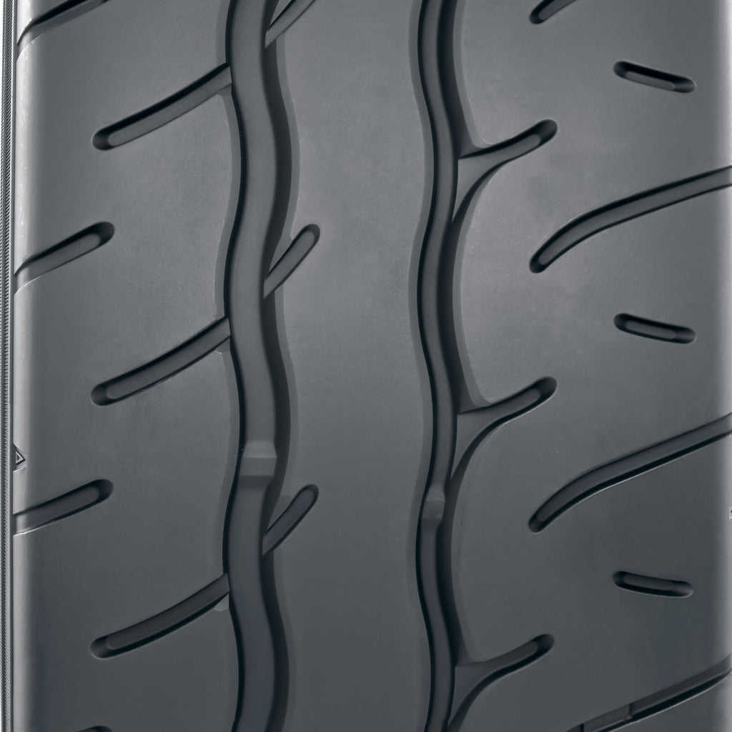 Yokohama Advan Neova AD09 UHP Summer 255/40R18 99W XL Passenger Tire