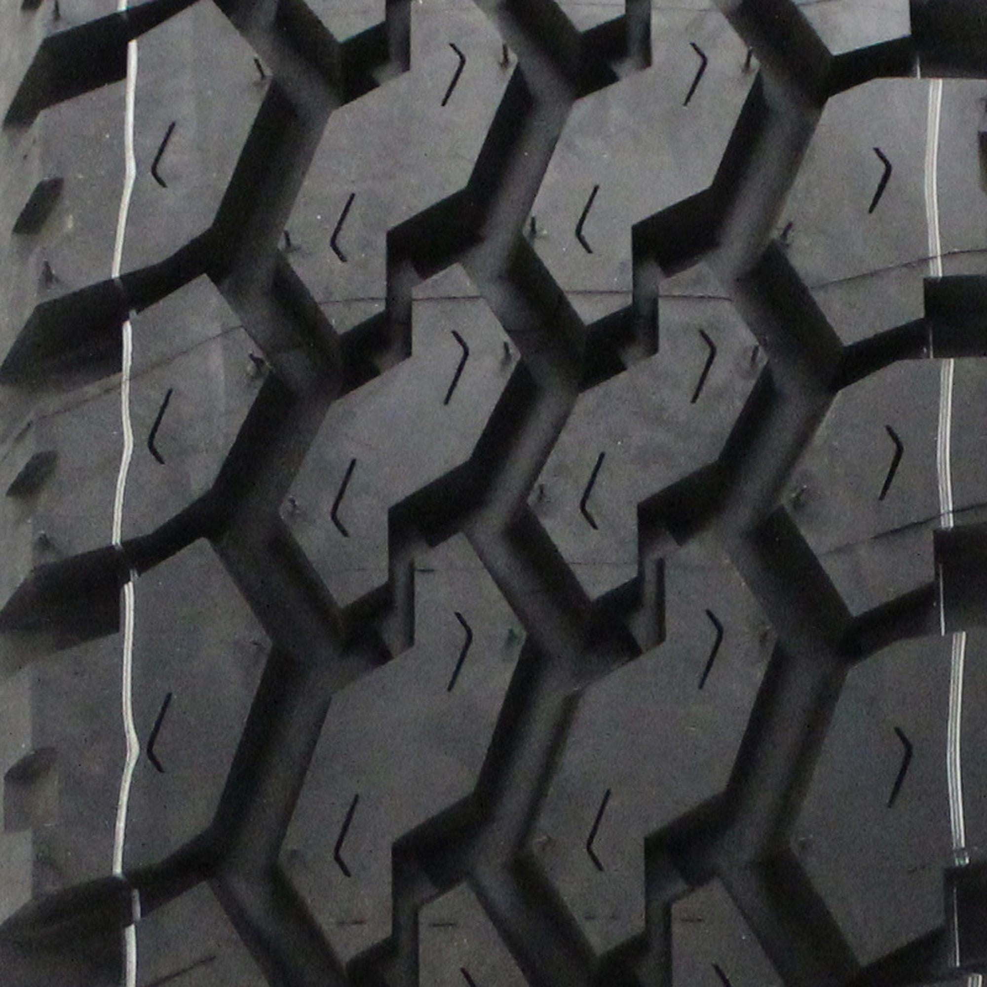Michelin XPS Traction 215/85R16 115 Q Tire