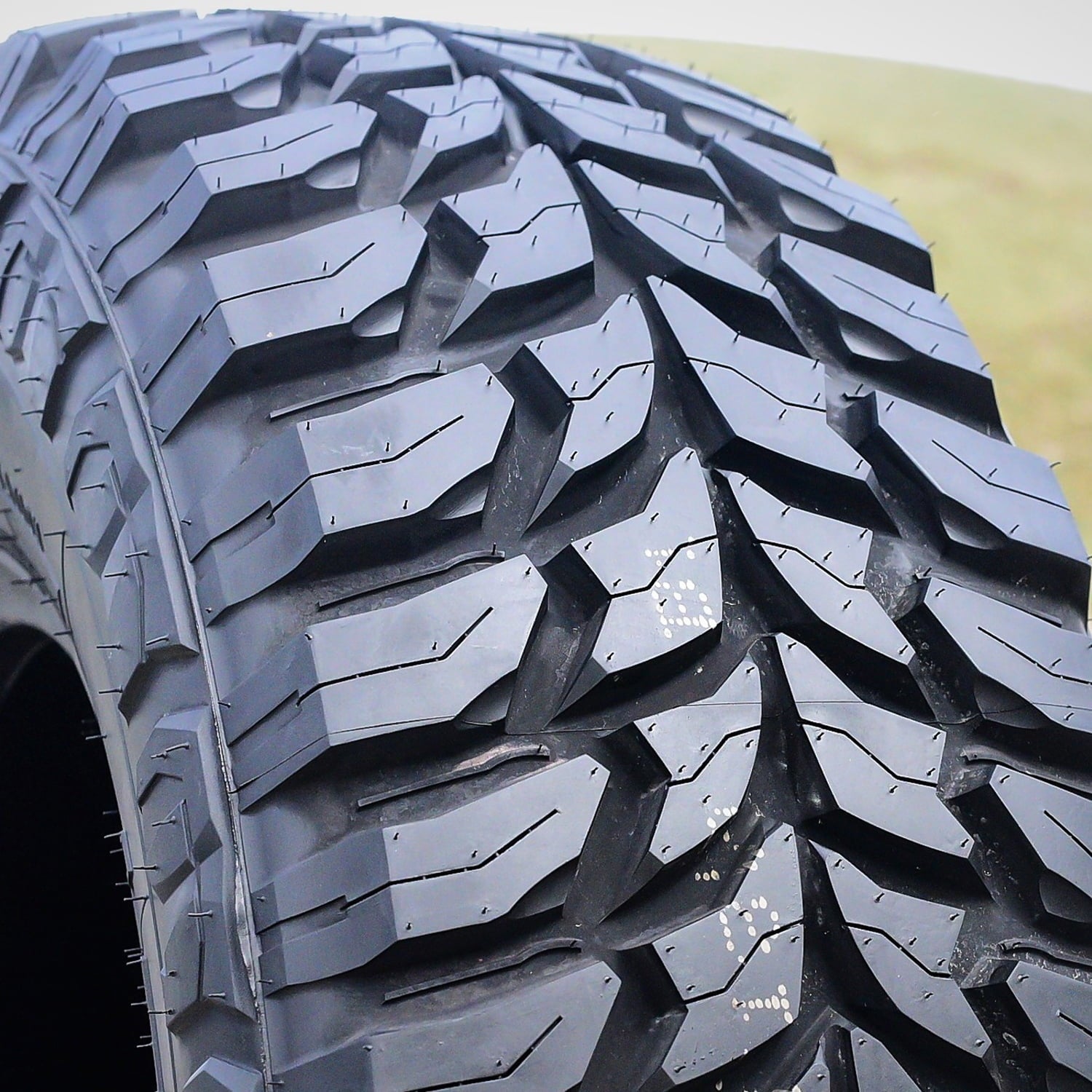 Linglong Crosswind M/T LT 305/70R17 Load D 8 Ply MT Mud Tire