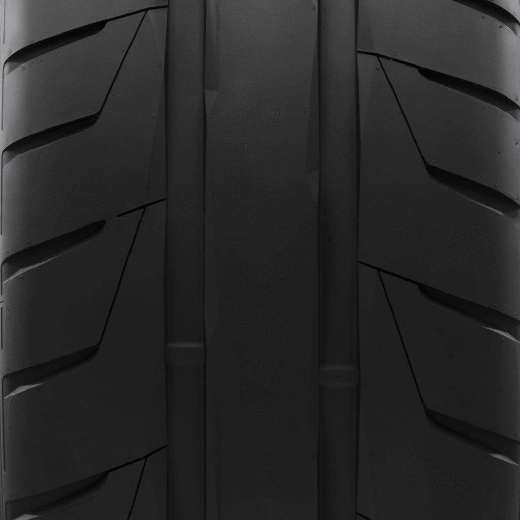 Nitto NT05 255/35R20 97 W Tire Fits: 2017-18 Audi Q3 Technik, 2016-17 Buick Regal Sport Touring