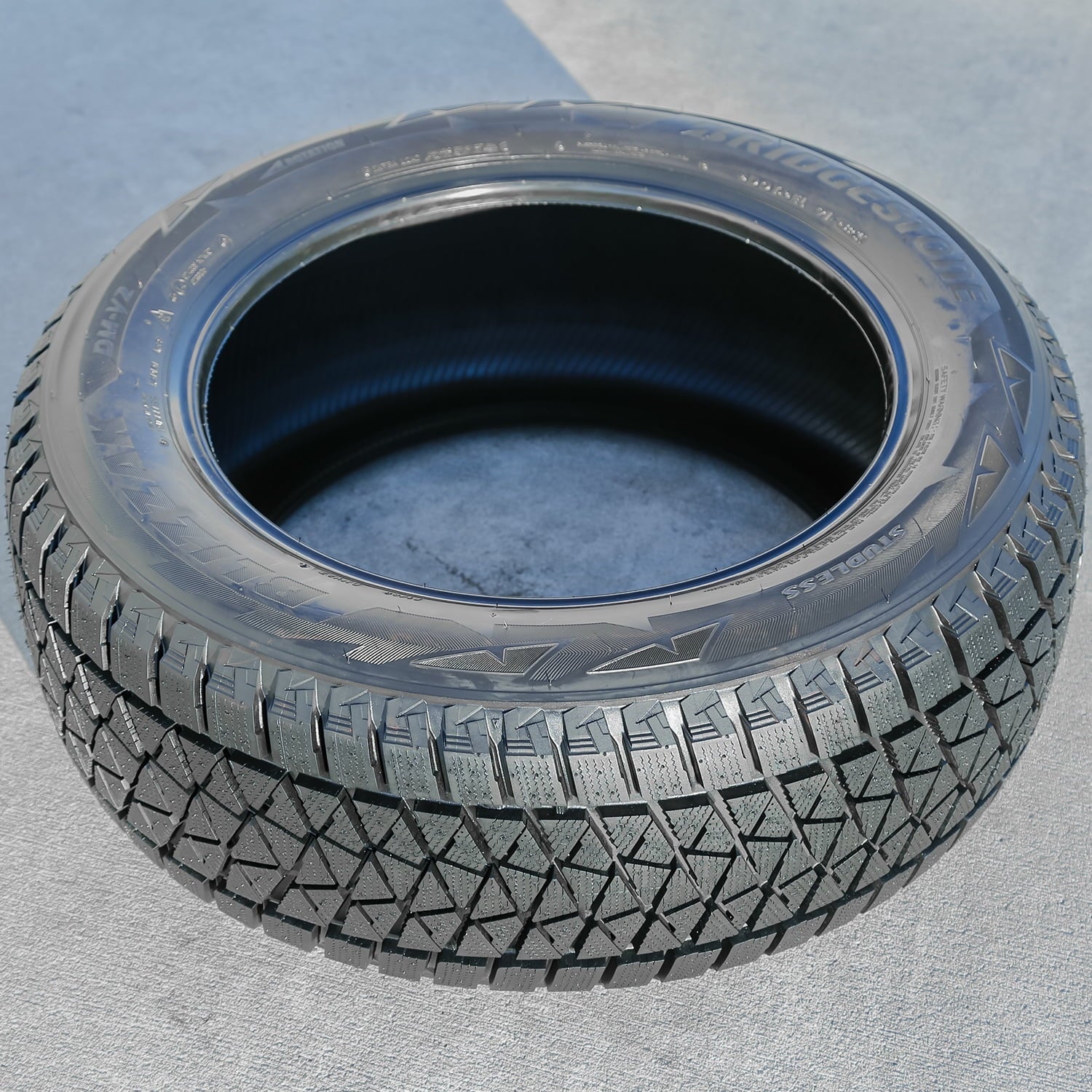 Bridgestone Blizzak DM-V2 215/70R17 101S Tire