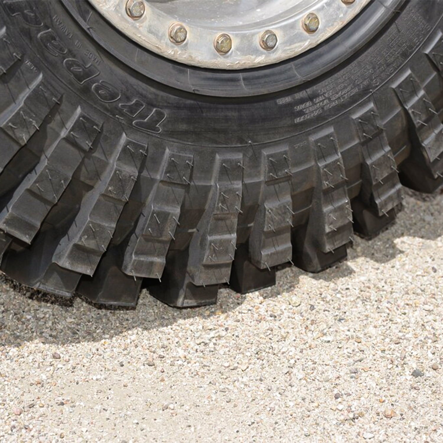 Maxxis Trepador M8060 37X13.50-17 126L E 10 Ply x/t Extreme Terrain Light Truck Tire