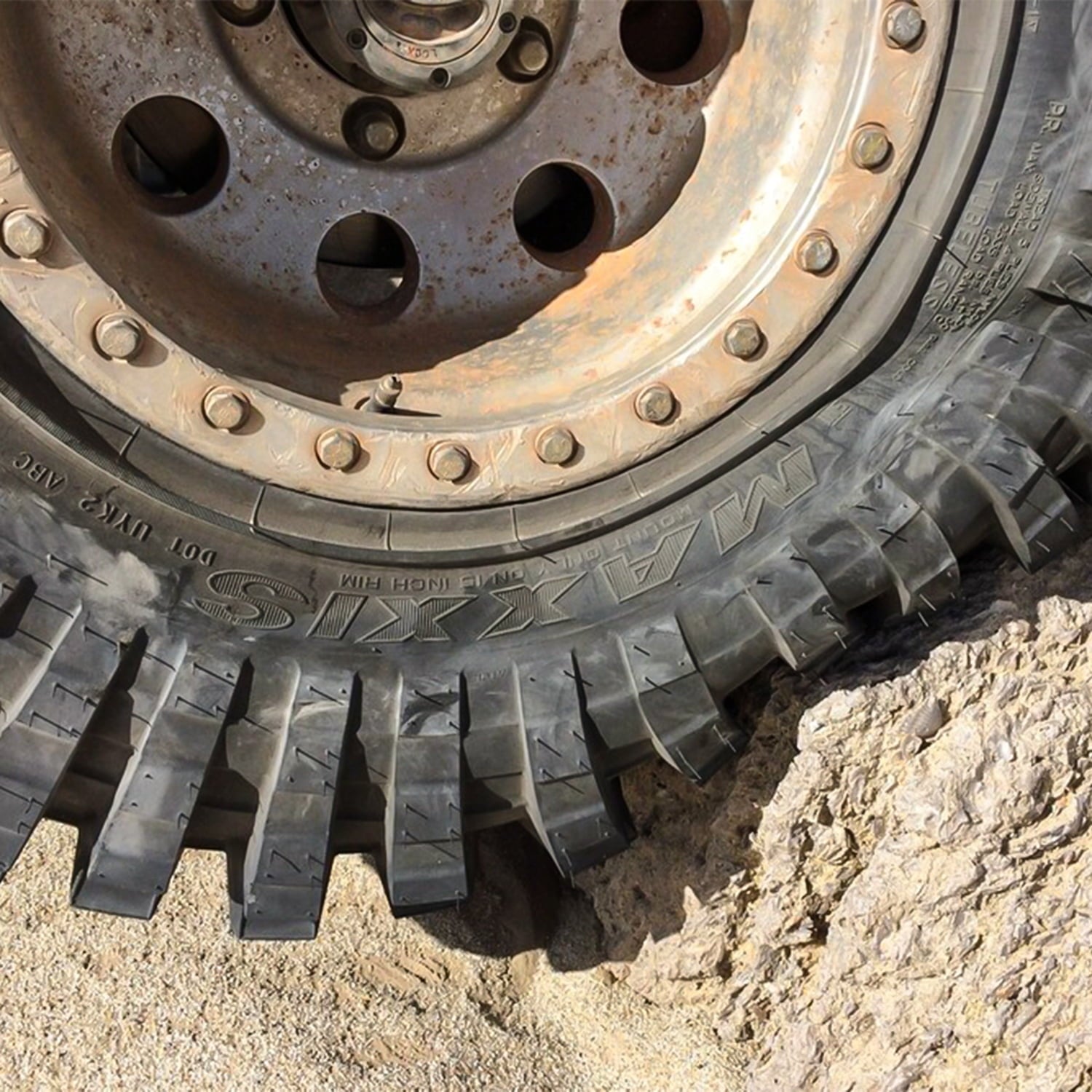 Maxxis Trepador M8060 37X13.50-17 126L E 10 Ply x/t Extreme Terrain Light Truck Tire