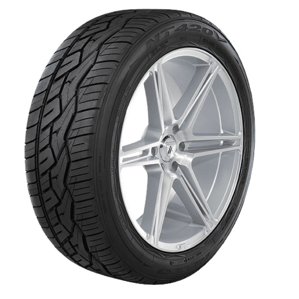 Nitto NT420V 285/40R22XL 110W Light Truck & SUV Tire