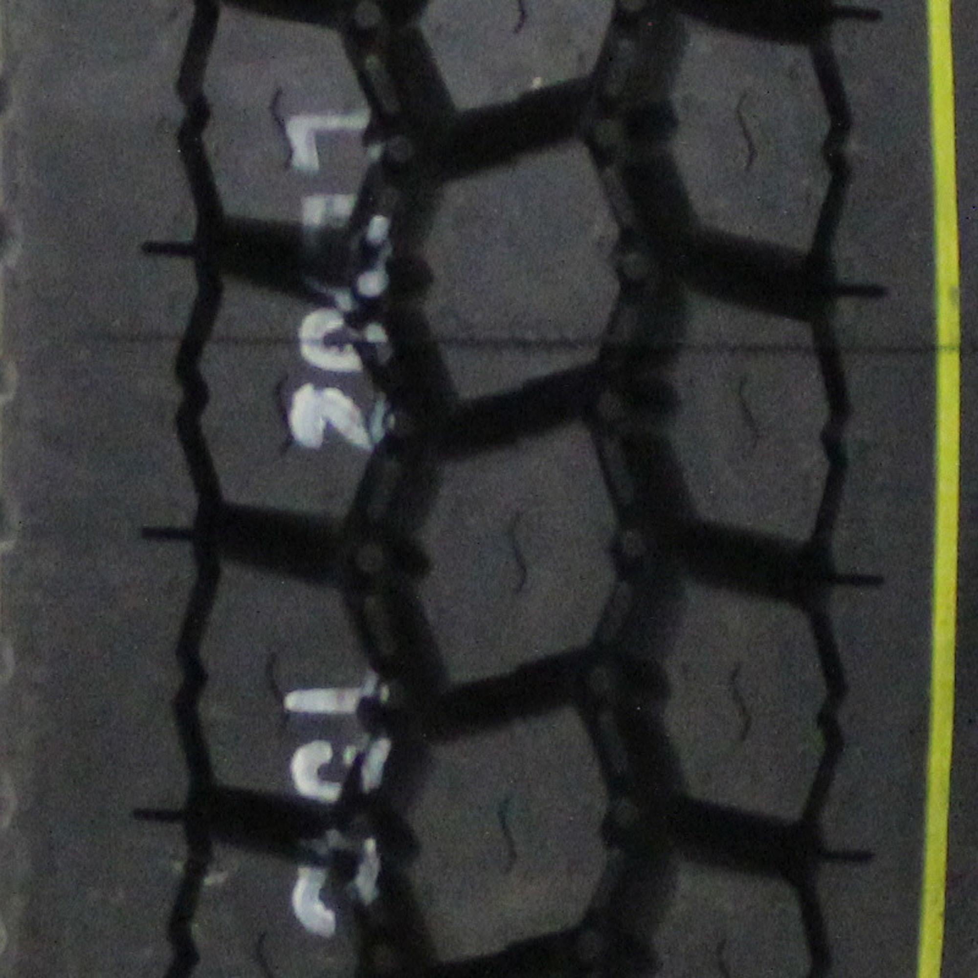 Kumho Tire Kumho KLD02(e) 295/75R22.5 144/141M G Commercial Tire
