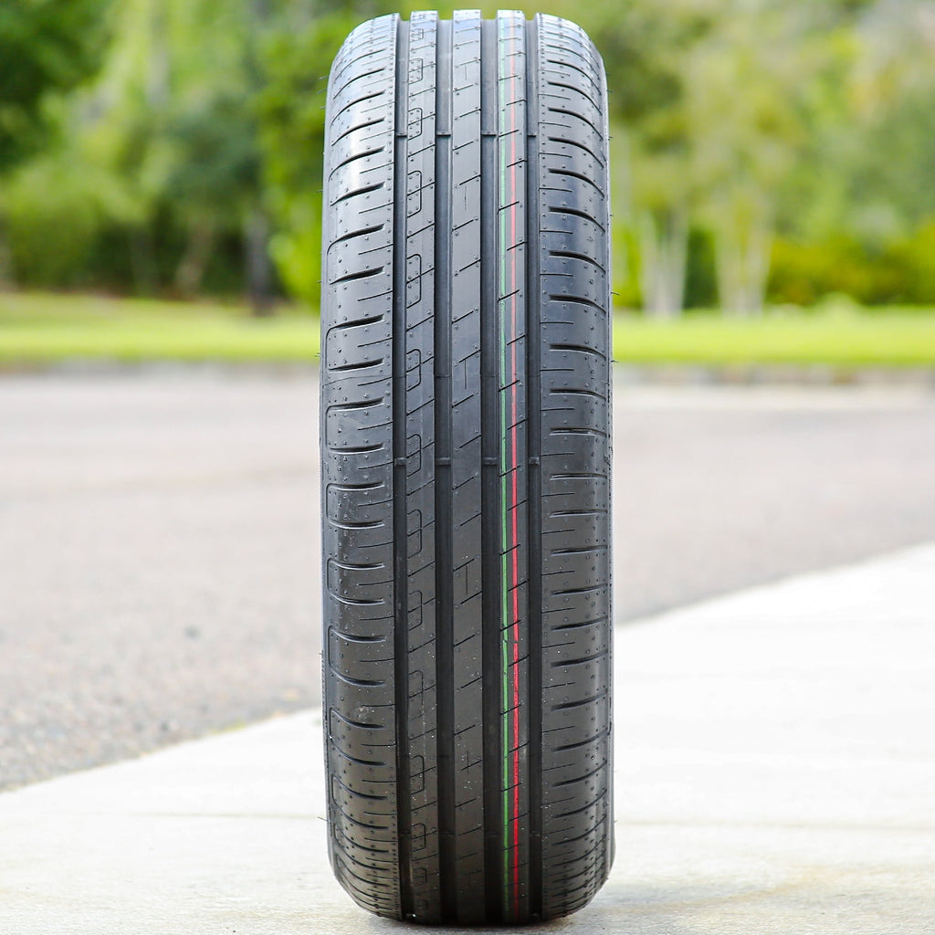 Goodyear EfficientGrip Performance 225/55R17 101W XL Tire Fits: 2016-19 Chevrolet Malibu Hybrid, 2011-13 Chevrolet Impala LT