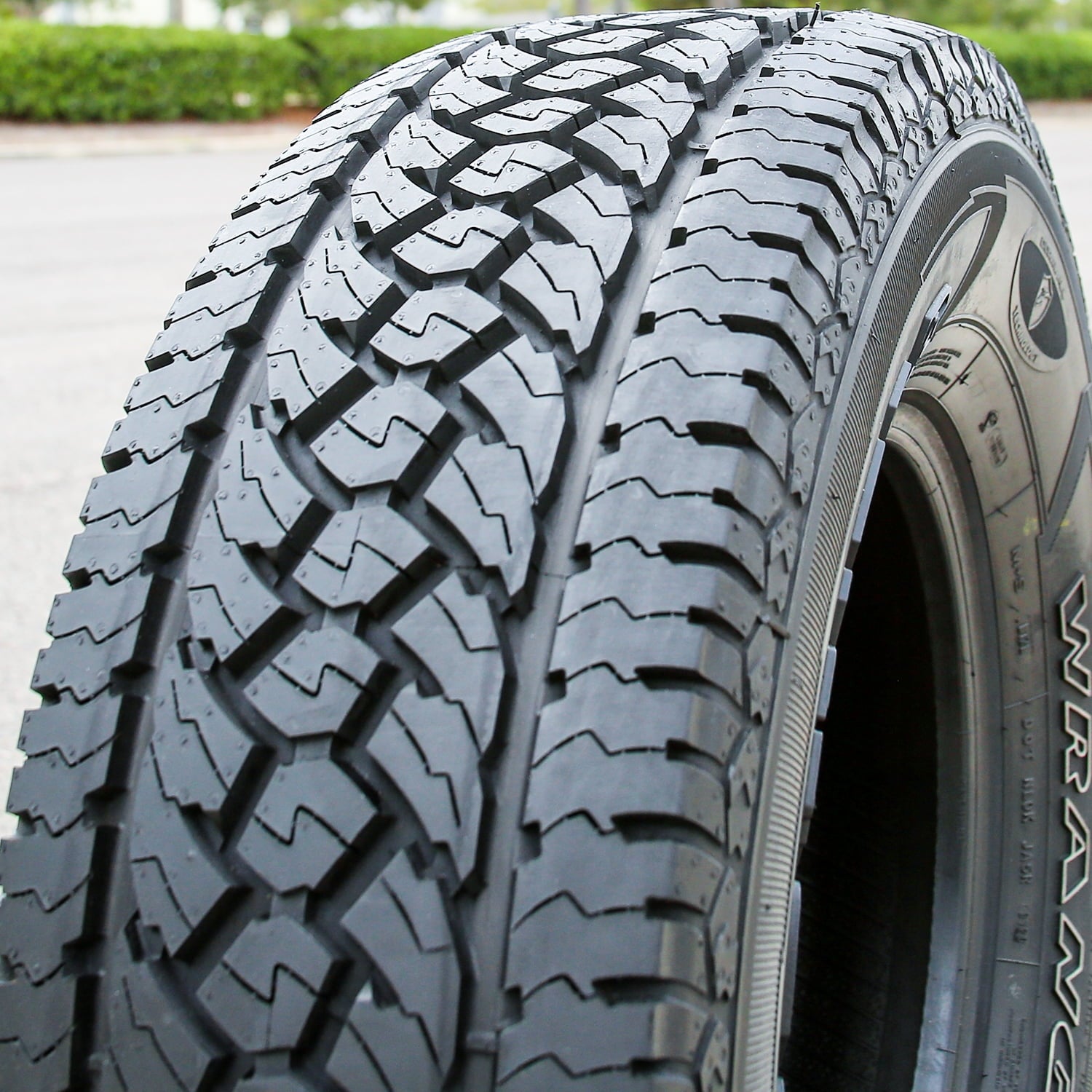 Goodyear Wrangler AT SilentTrac 255/70R16 111H a/t All Terrain Tire
