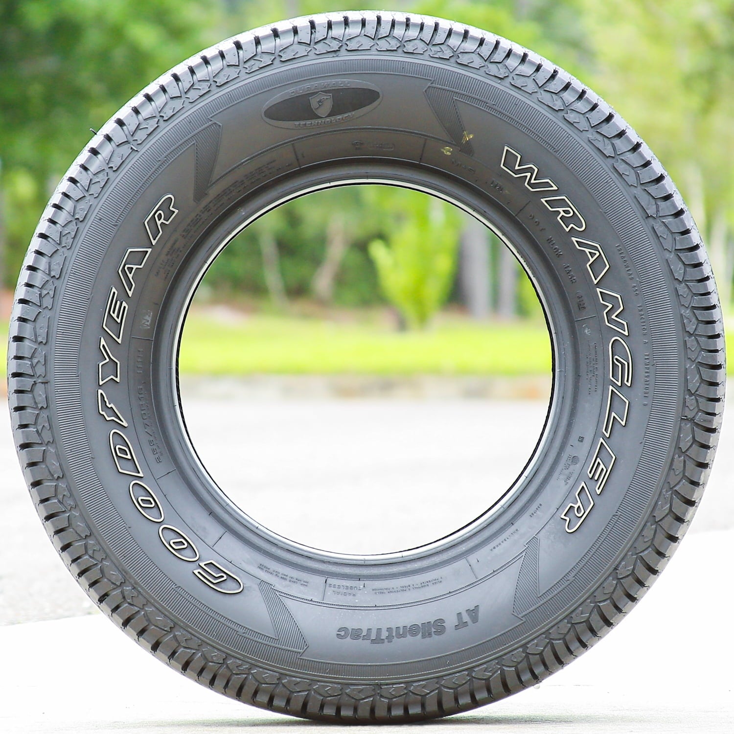 Goodyear Wrangler AT SilentTrac 255/70R16 111H a/t All Terrain Tire