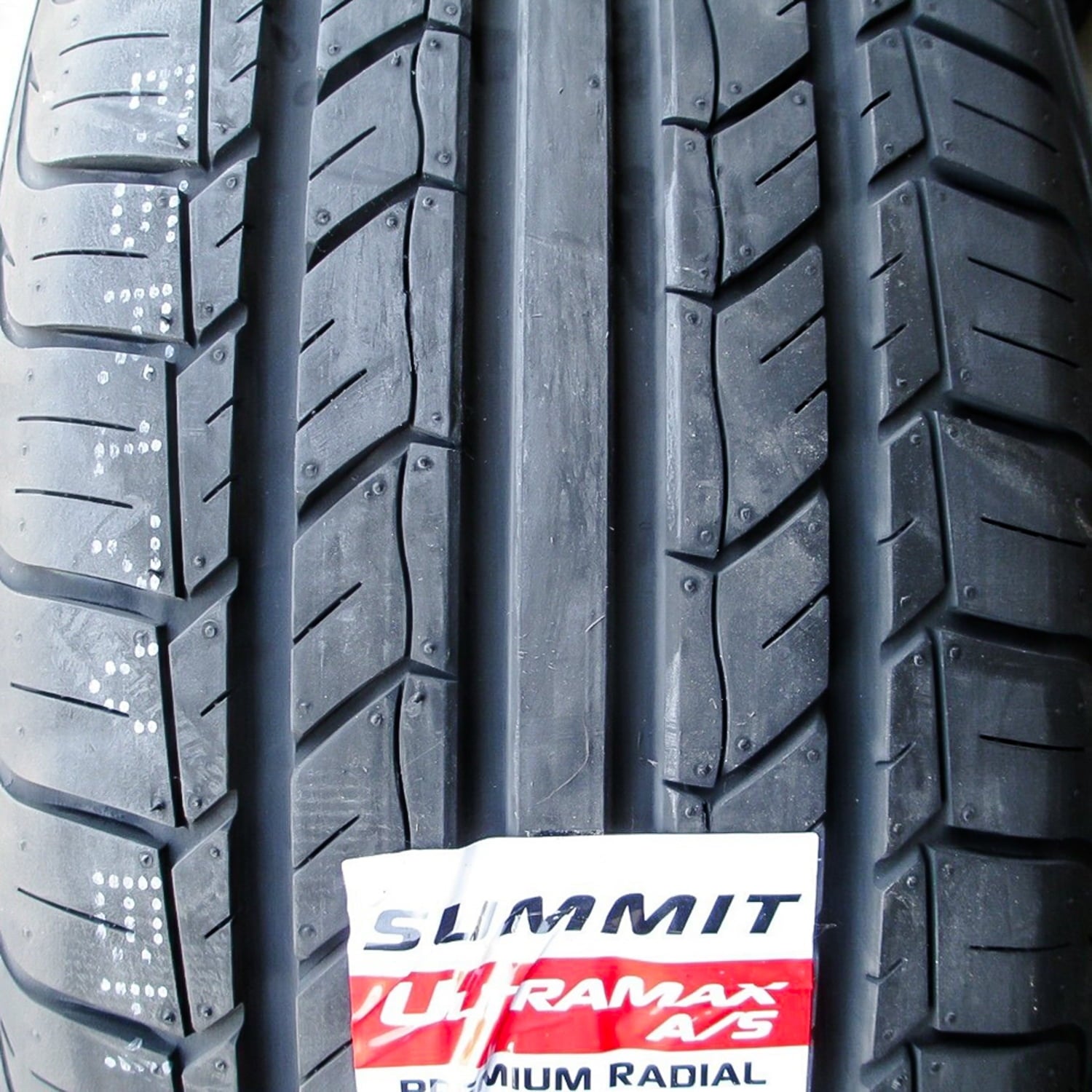Summit Ultramax A/S 225/60R17 99H All Season Tire