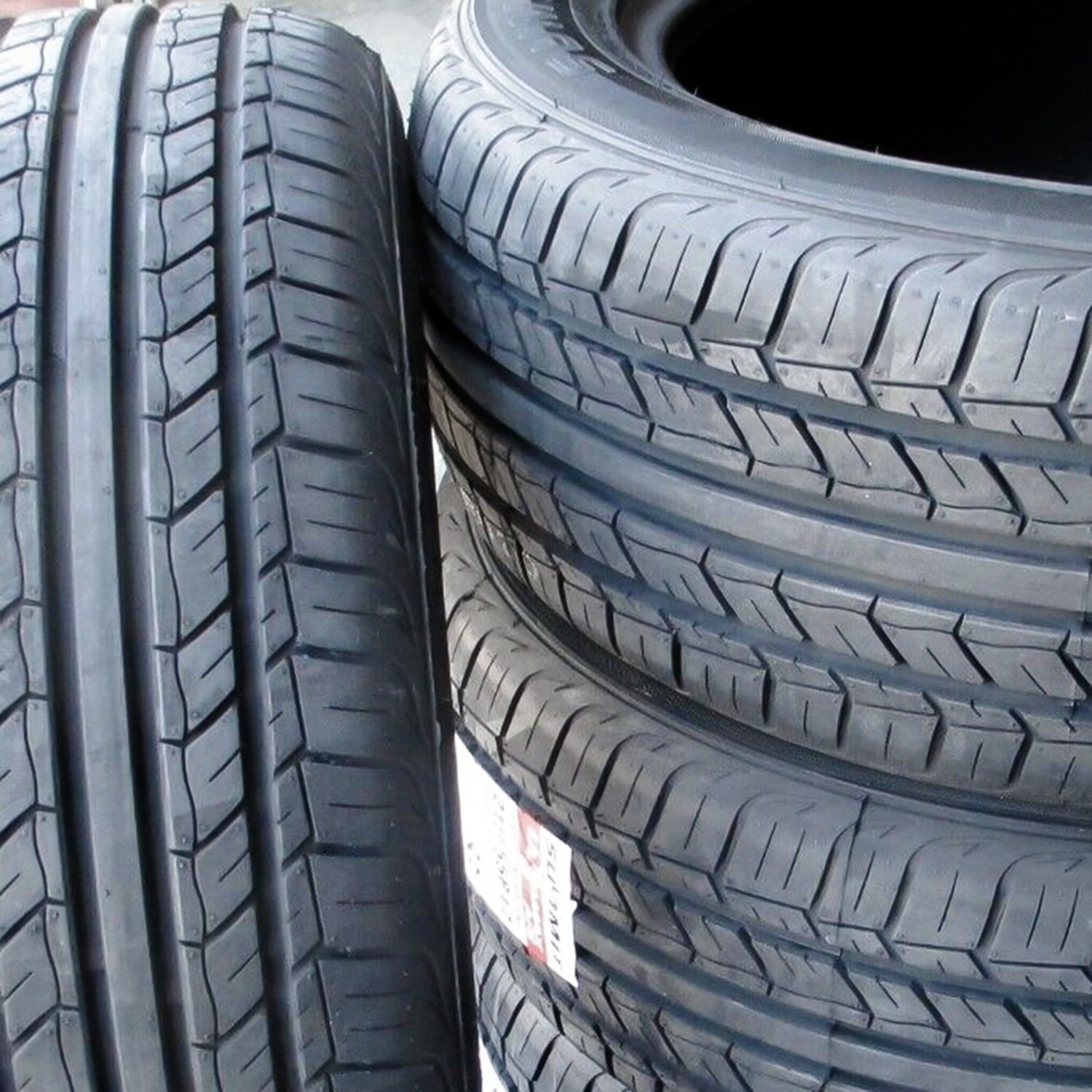 Summit Ultramax A/S 225/60R17 99H All Season Tire