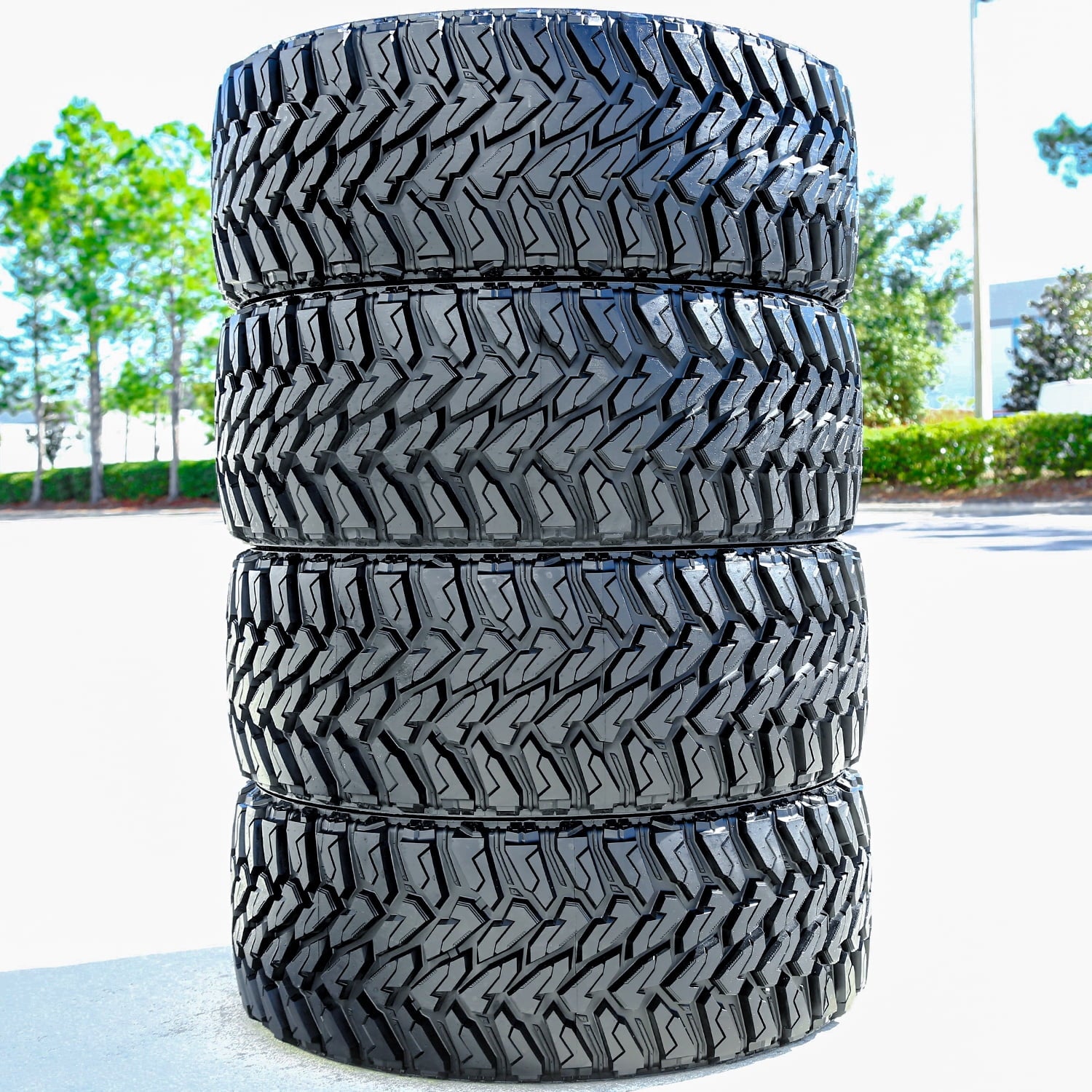 Venom Power Terra Hunter M/T 33X12.50R22 109Q E 10 Ply mud Light Truck Tire