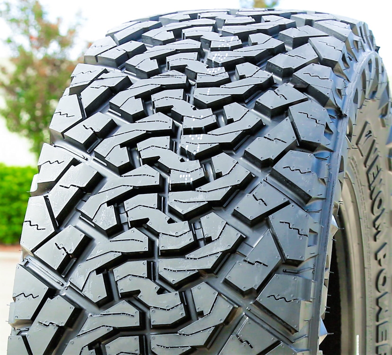 Venom Power Terra Hunter X/T 265/70R16 112T Extreme Terrain Tire