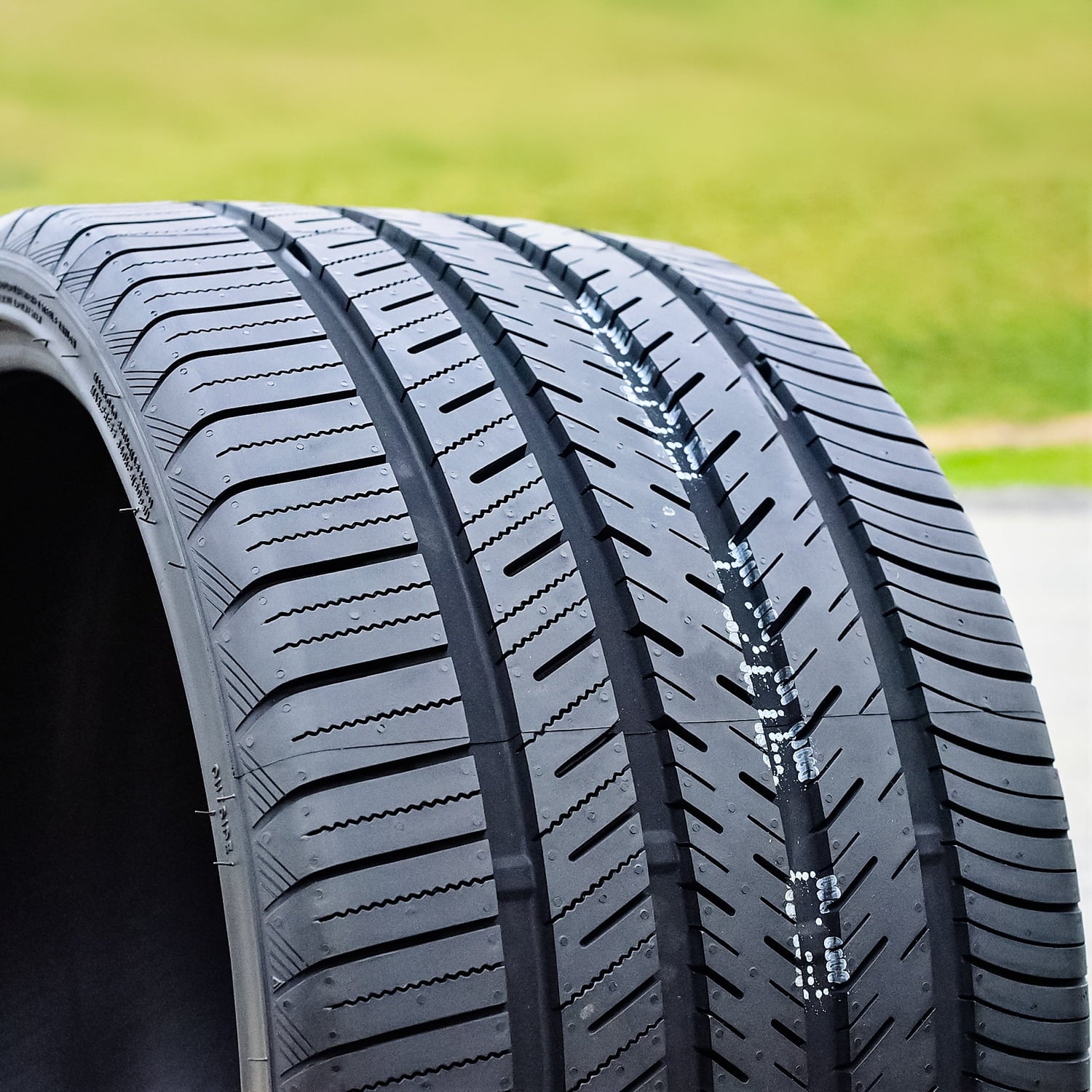 Atlas Tire Force UHP 285/40R22 110V XL Performance a/s All Season Tire