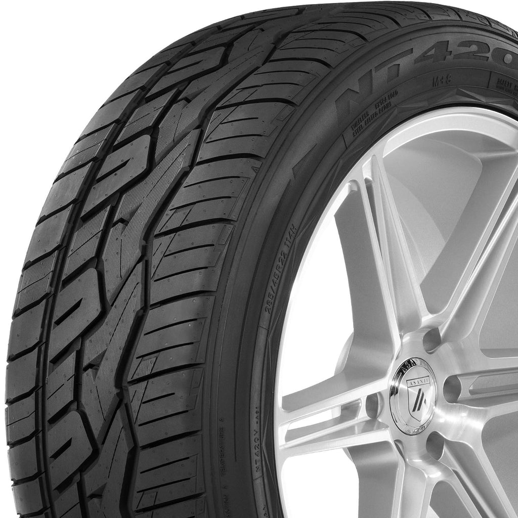 Nitto NT420V 285/45R22XL 114 H Tire