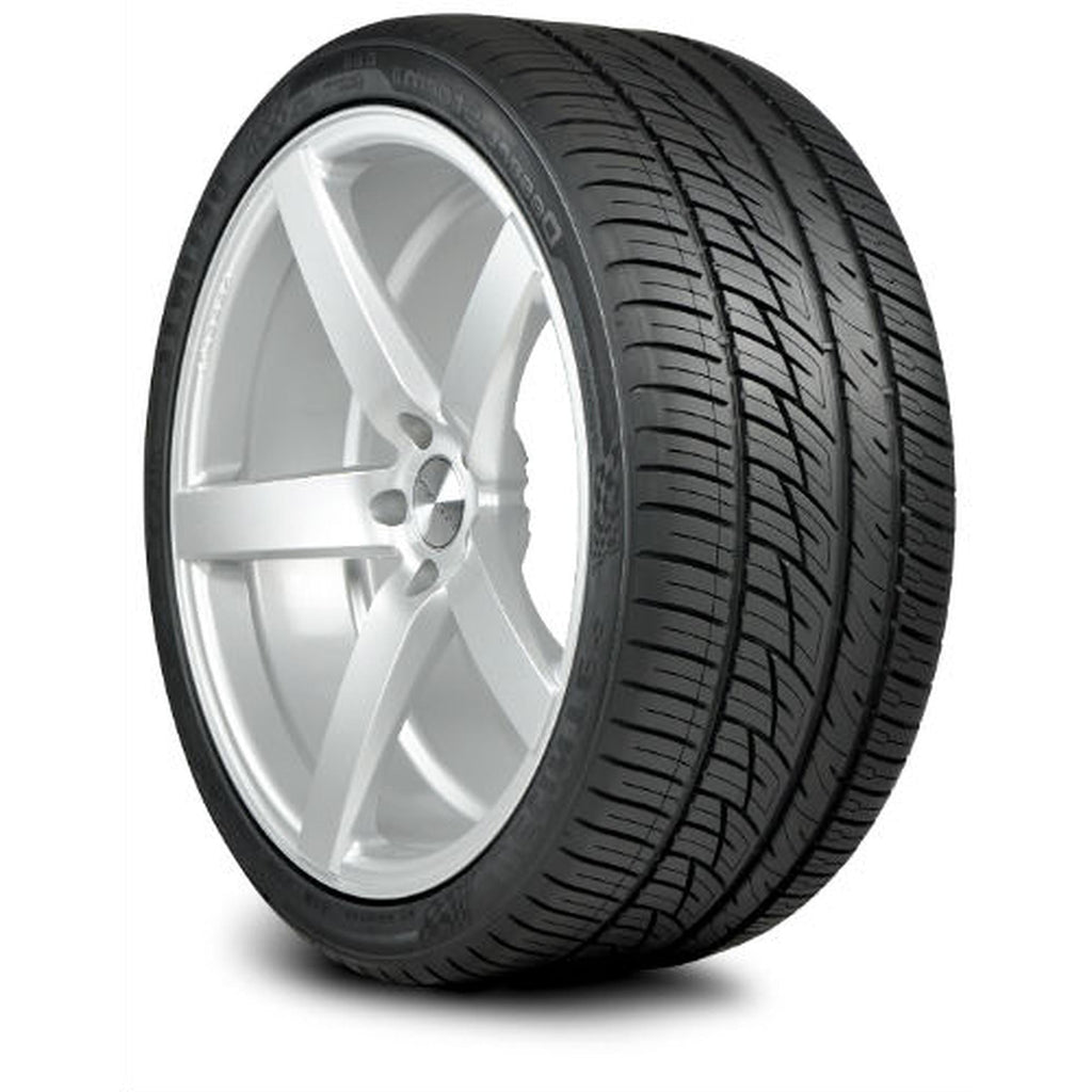 Delinte DS8 All Season 305/35R24 114V XL Passenger Tire