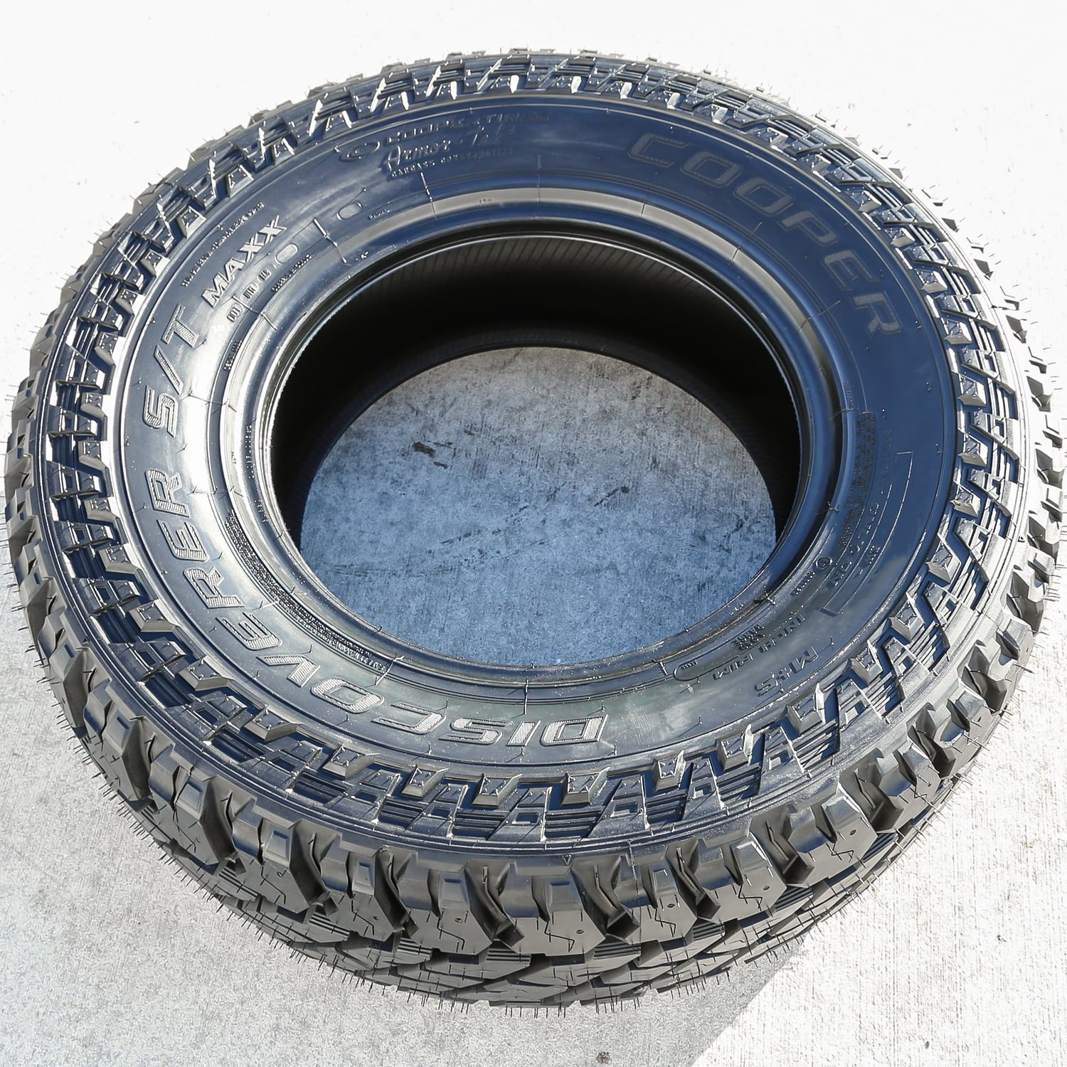Cooper Tires Cooper Discoverer S/T Maxx All-Season LT305/70R18 126Q Tire