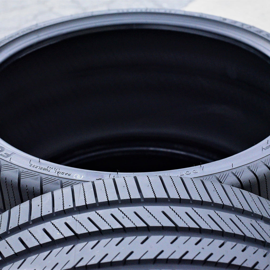 Atlas Tire Atlas Force UHP 285/35R22 106W XL (DC) AS A/S High Performance Tire Fits: 2019 Porsche Cayenne E-Hybrid, 2020-23 Audi Q7 Progressiv