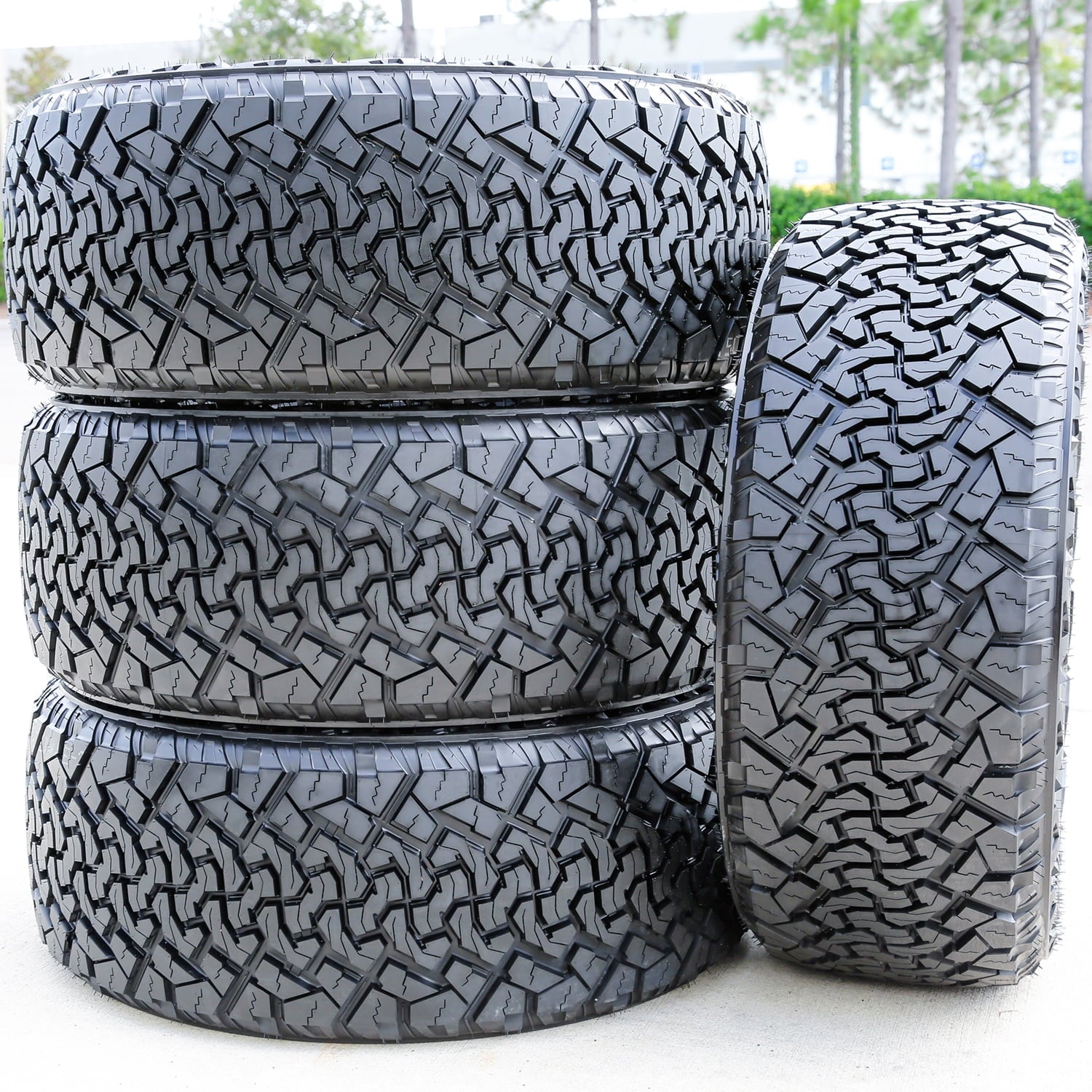 Venom Power Terra Hunter X/T 35X15.50R24 118Q E 10 Ply Extreme Terrain Light Truck Tire