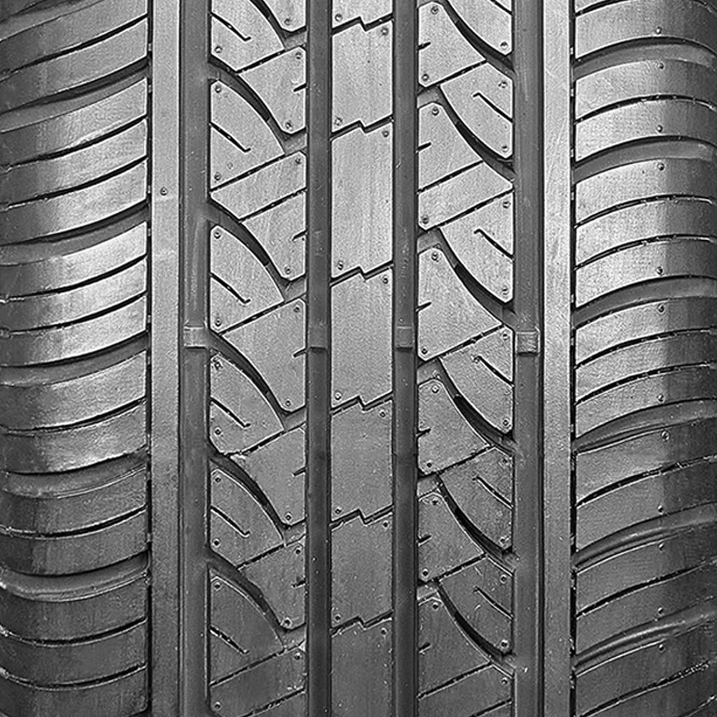 Travelstar UN99 All Season 225/55R17 101H XL Passenger Tire