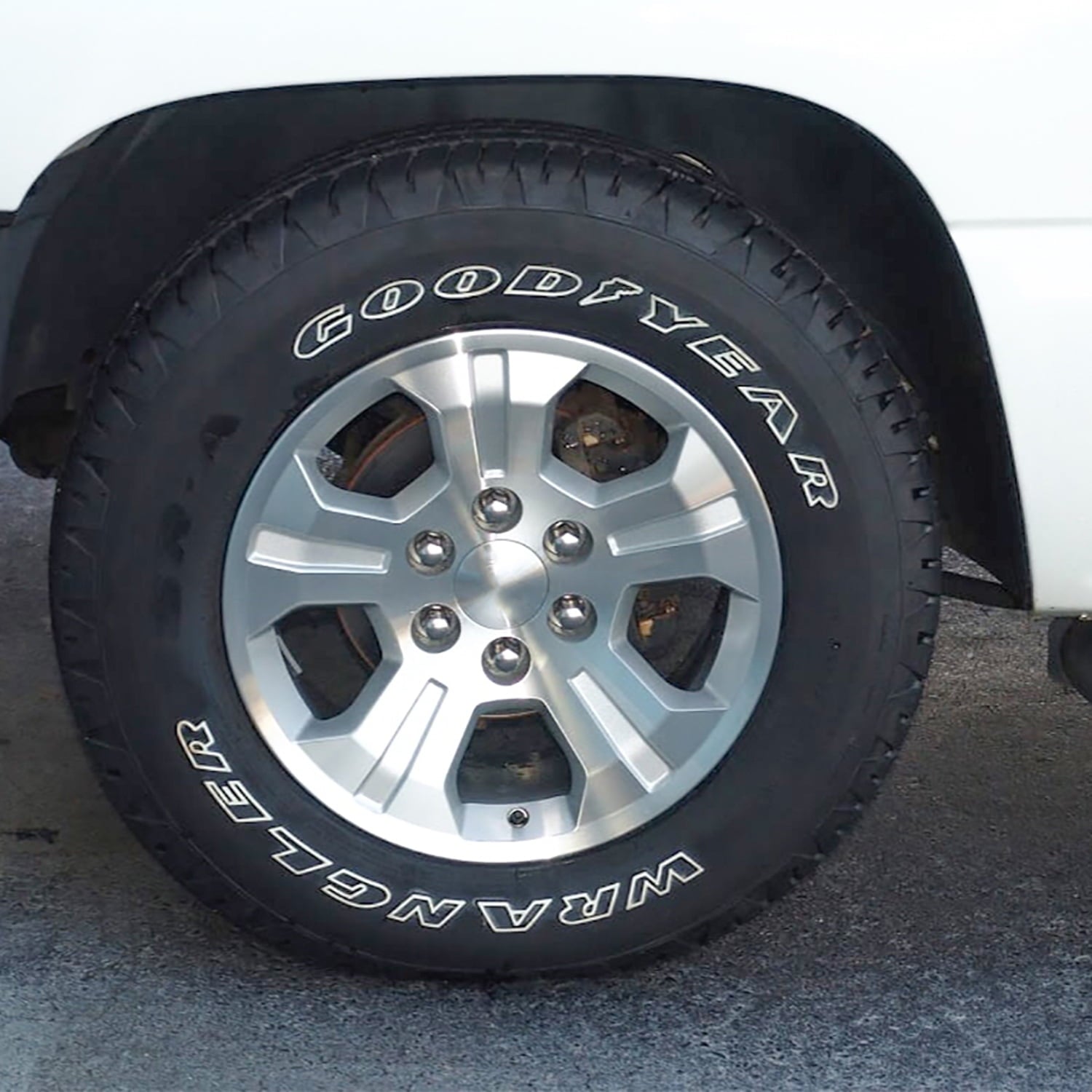 Goodyear wrangler sr-a LT265/60R20 121S bsw all-season tire