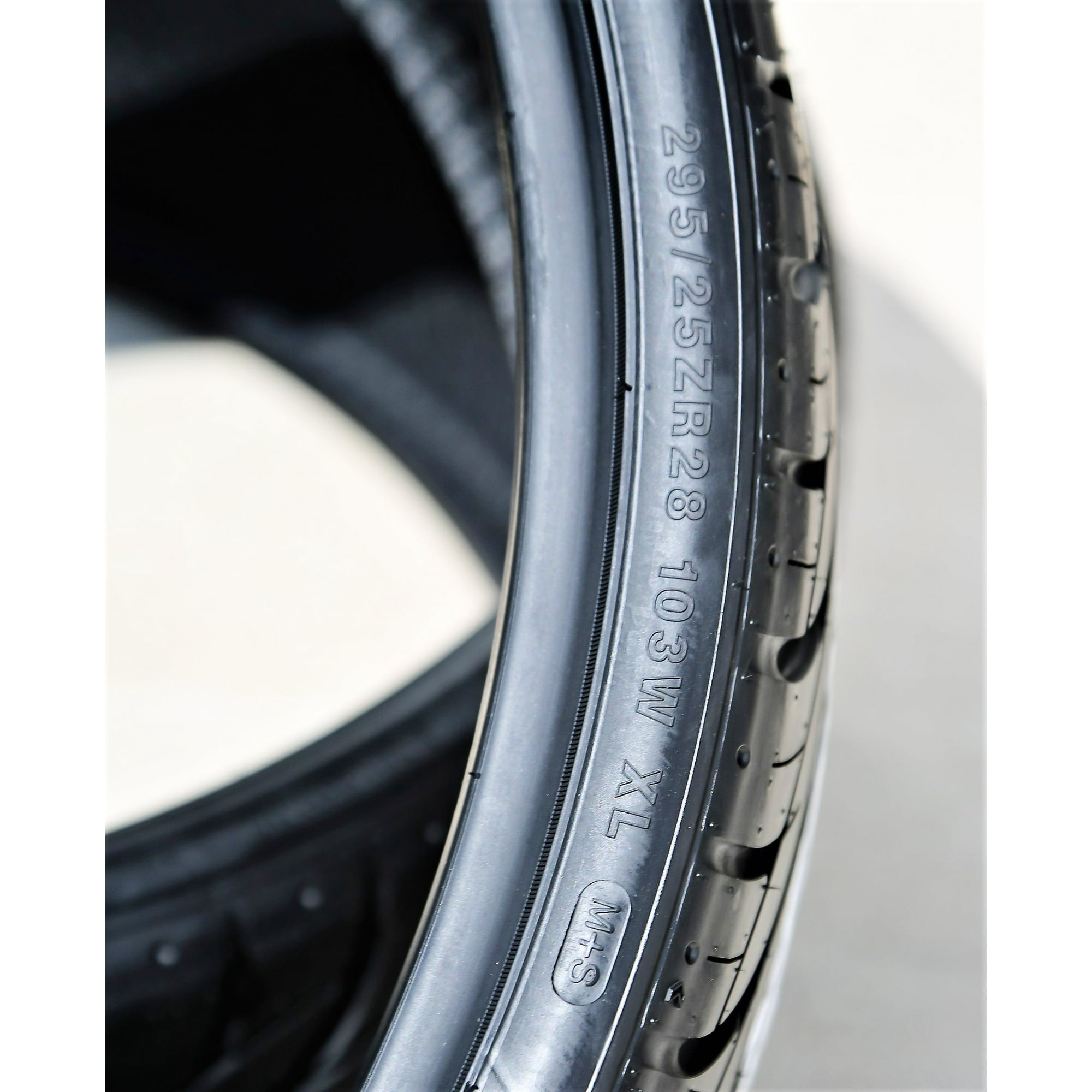Venom Power Ragnarok One Performance 295/25ZR28 103W XL Passenger Tire