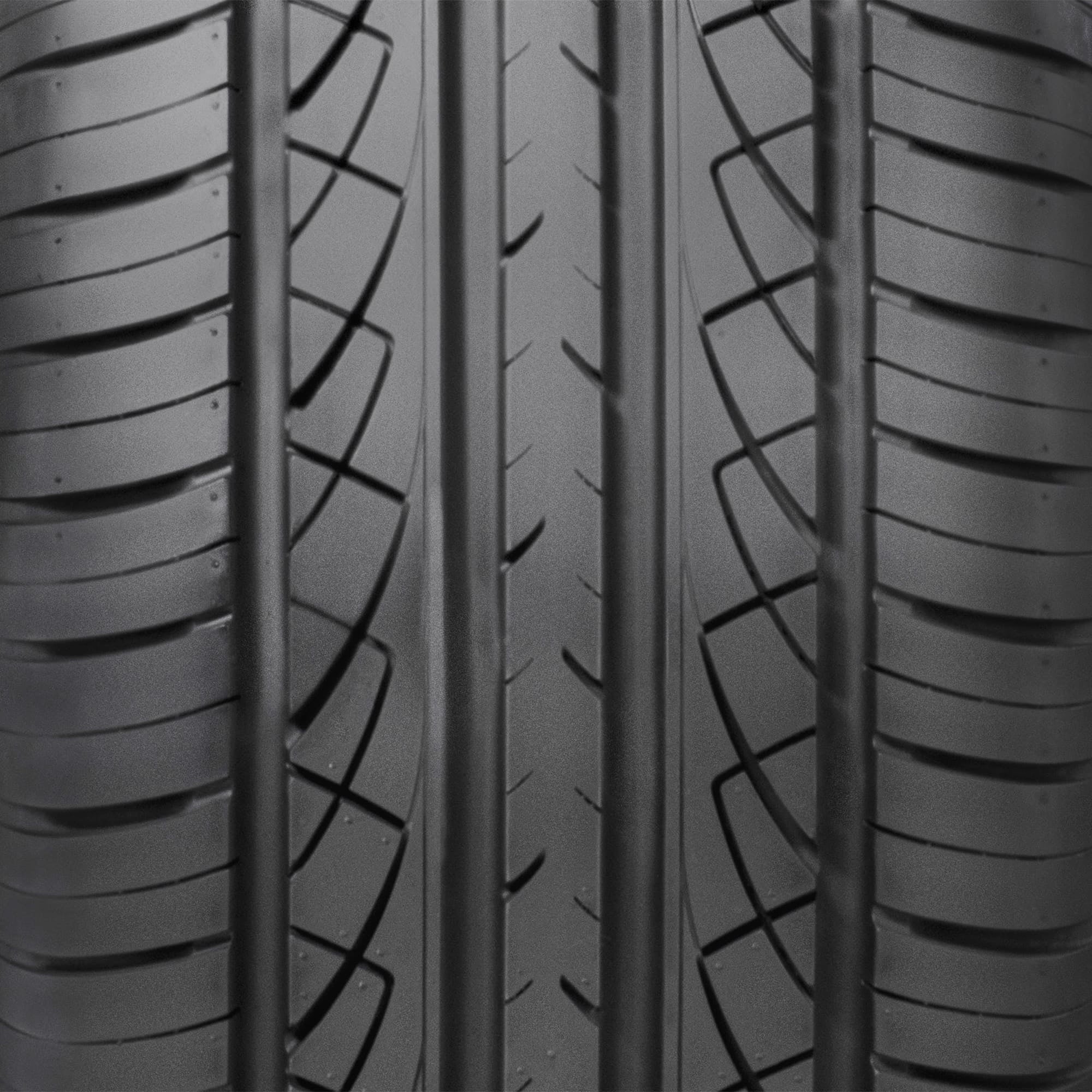 GT Radial CHAMPIRO UHP AS 235/45ZR18 94W