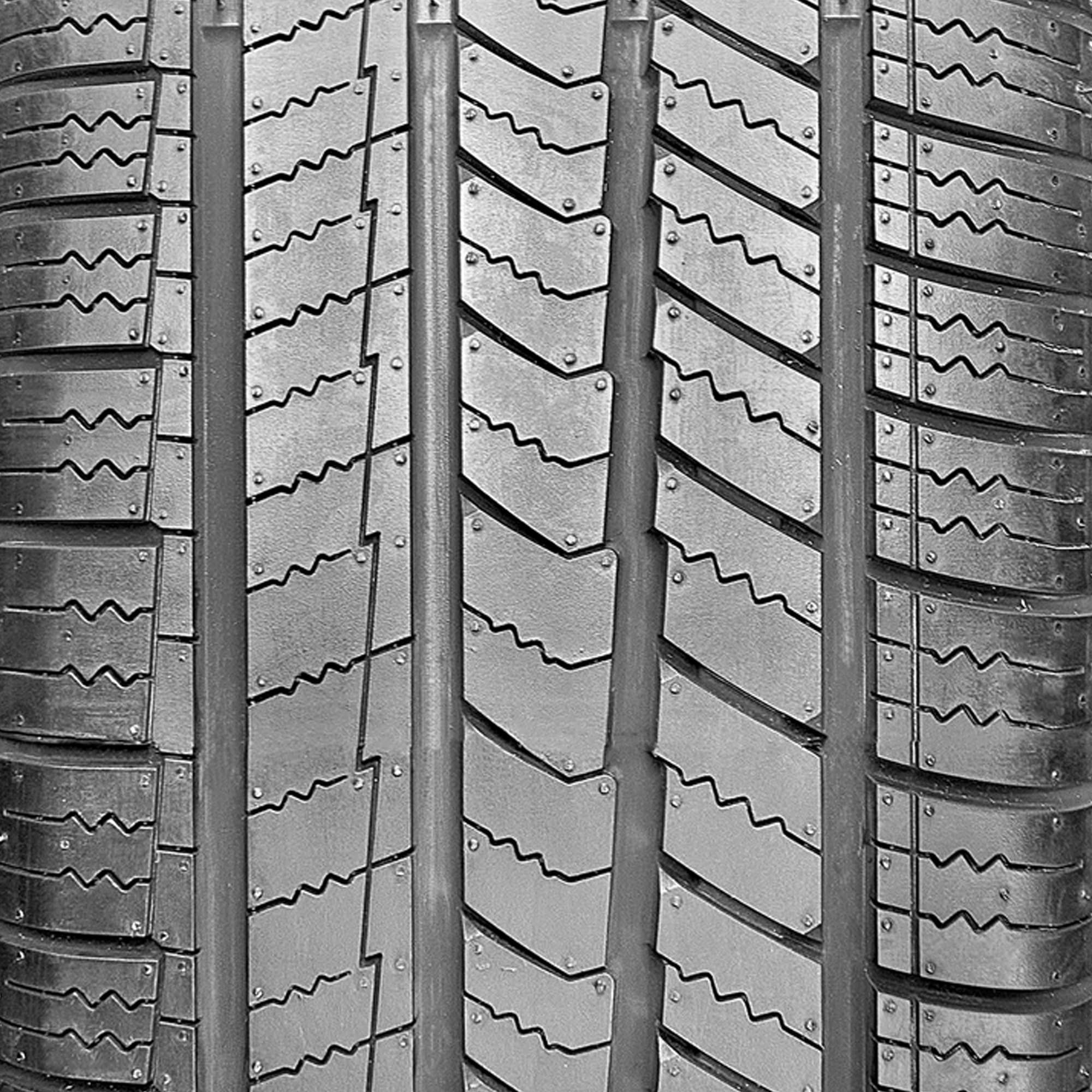 Travelstar UN66 All Season 235/60R18 107V XL Passenger Tire